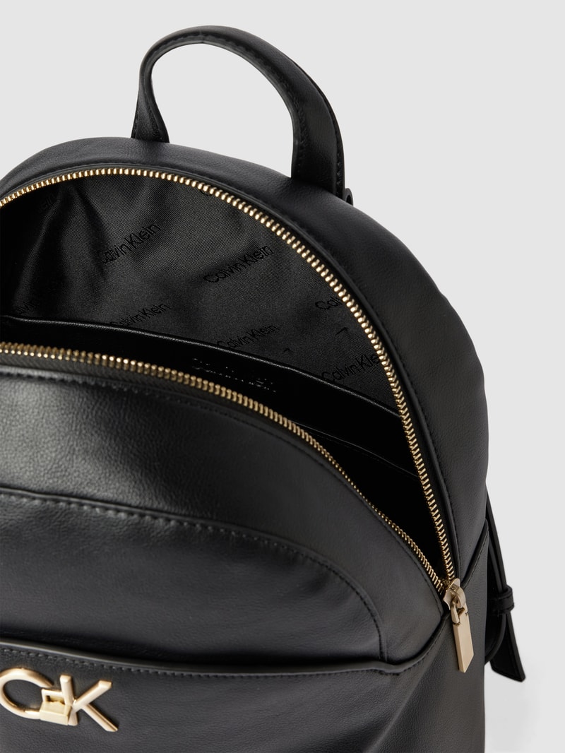 Rucksack in Leder-Optik Modell 'RE-LOCK' in schwarz