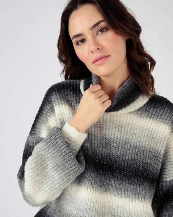 Pull ample col roulé