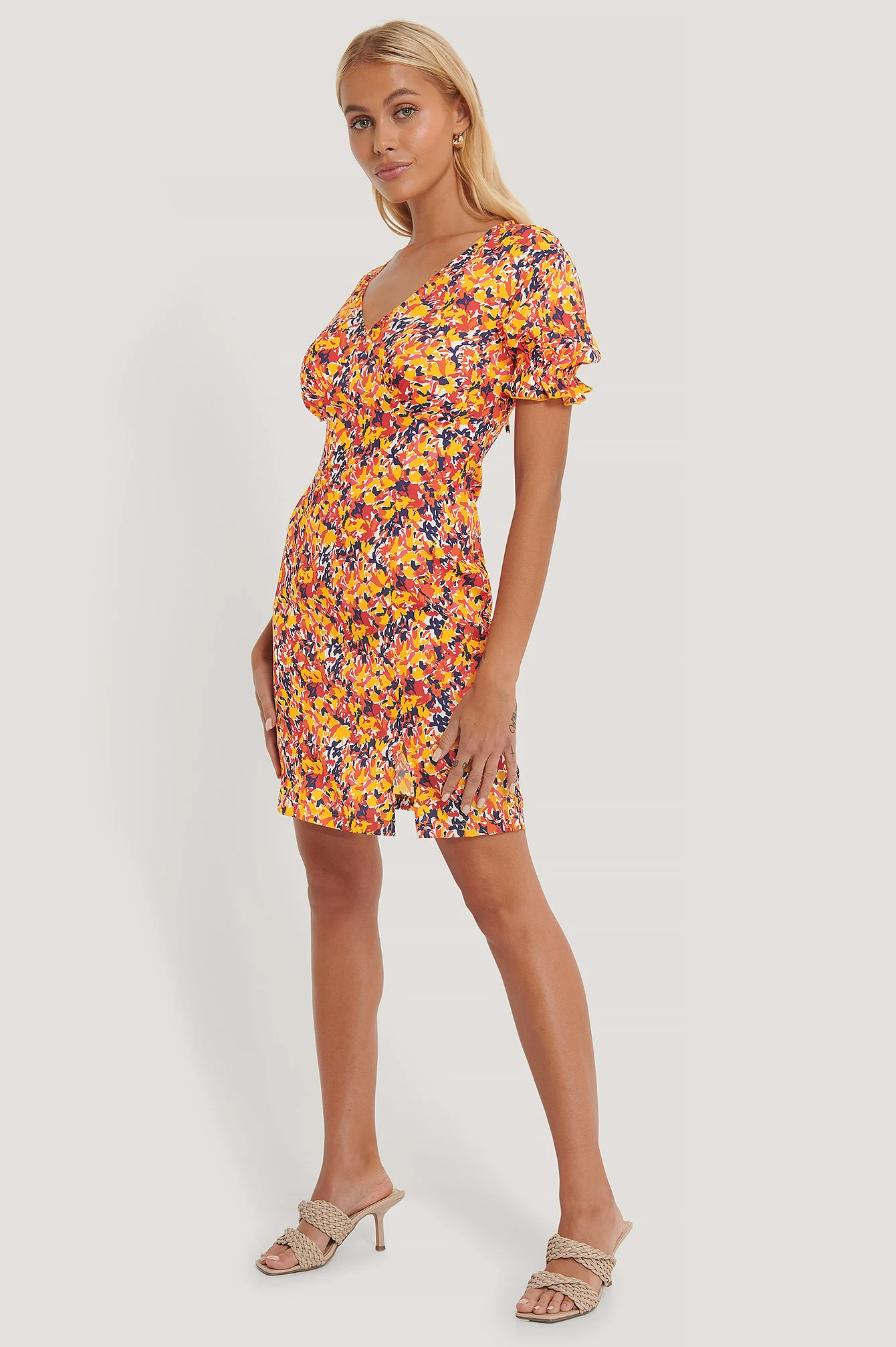 Minikleid mit Blumen