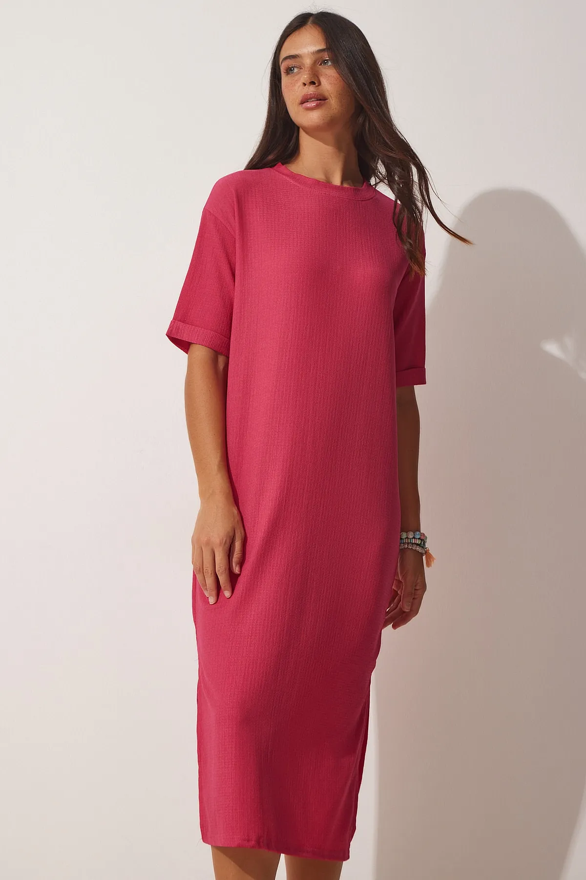Happiness İstanbul  Dunkelrosa strukturiertes Daily Midi-Strickkleid für Damen LH00037