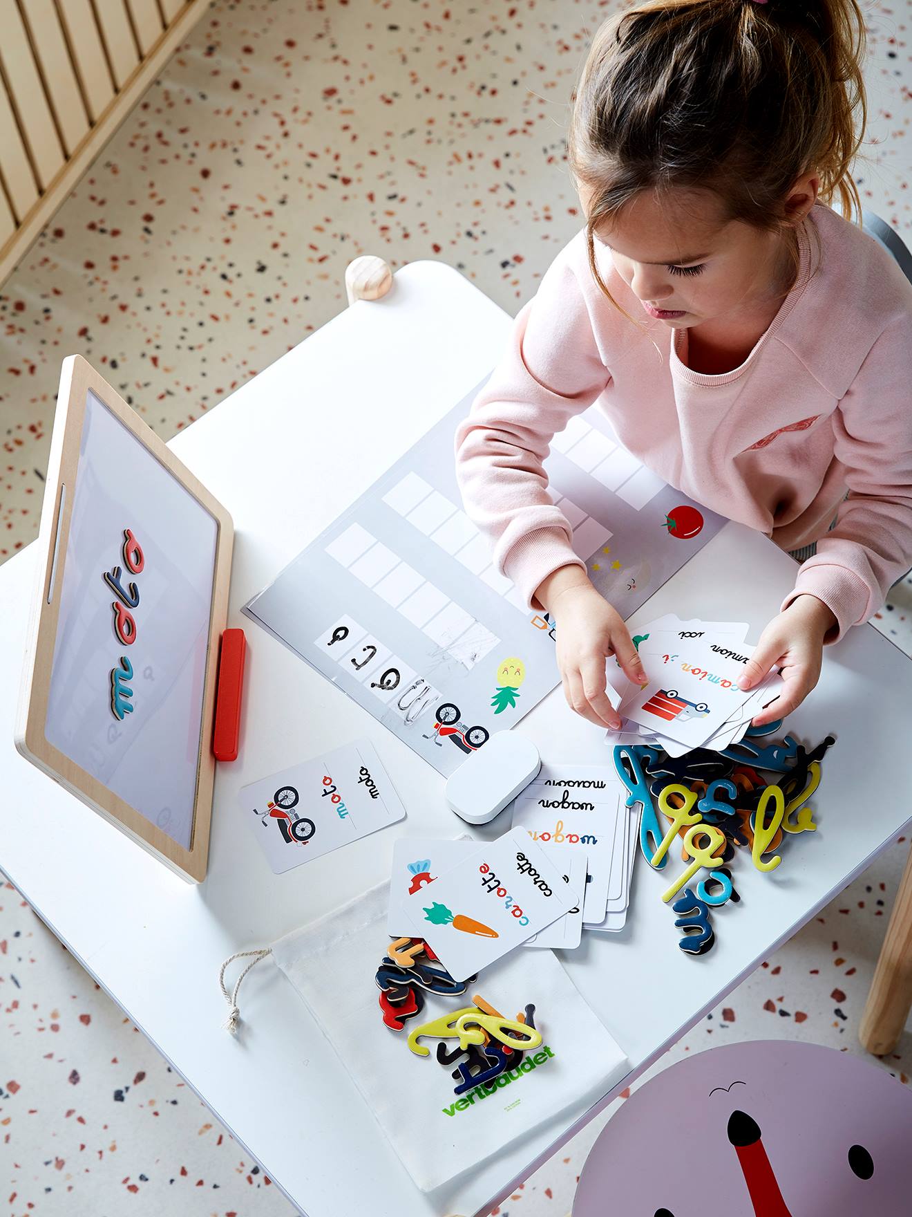 Coffret d'apprentissage des lettres et des mots multicolore