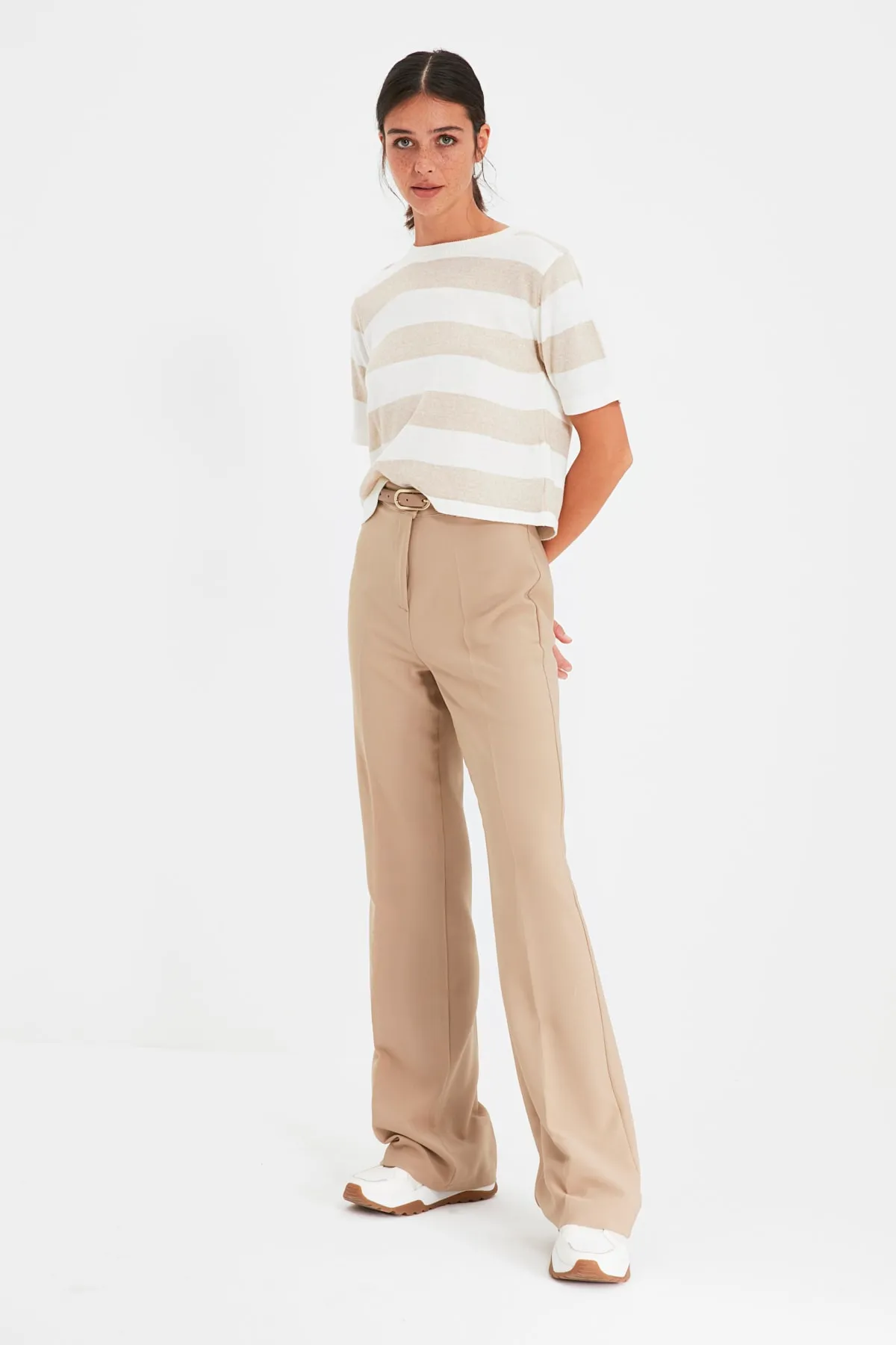 Trendyol Collection  Nerzfarbene gerade/gerade geschnittene gewebte Hose TWOAW21PL0617