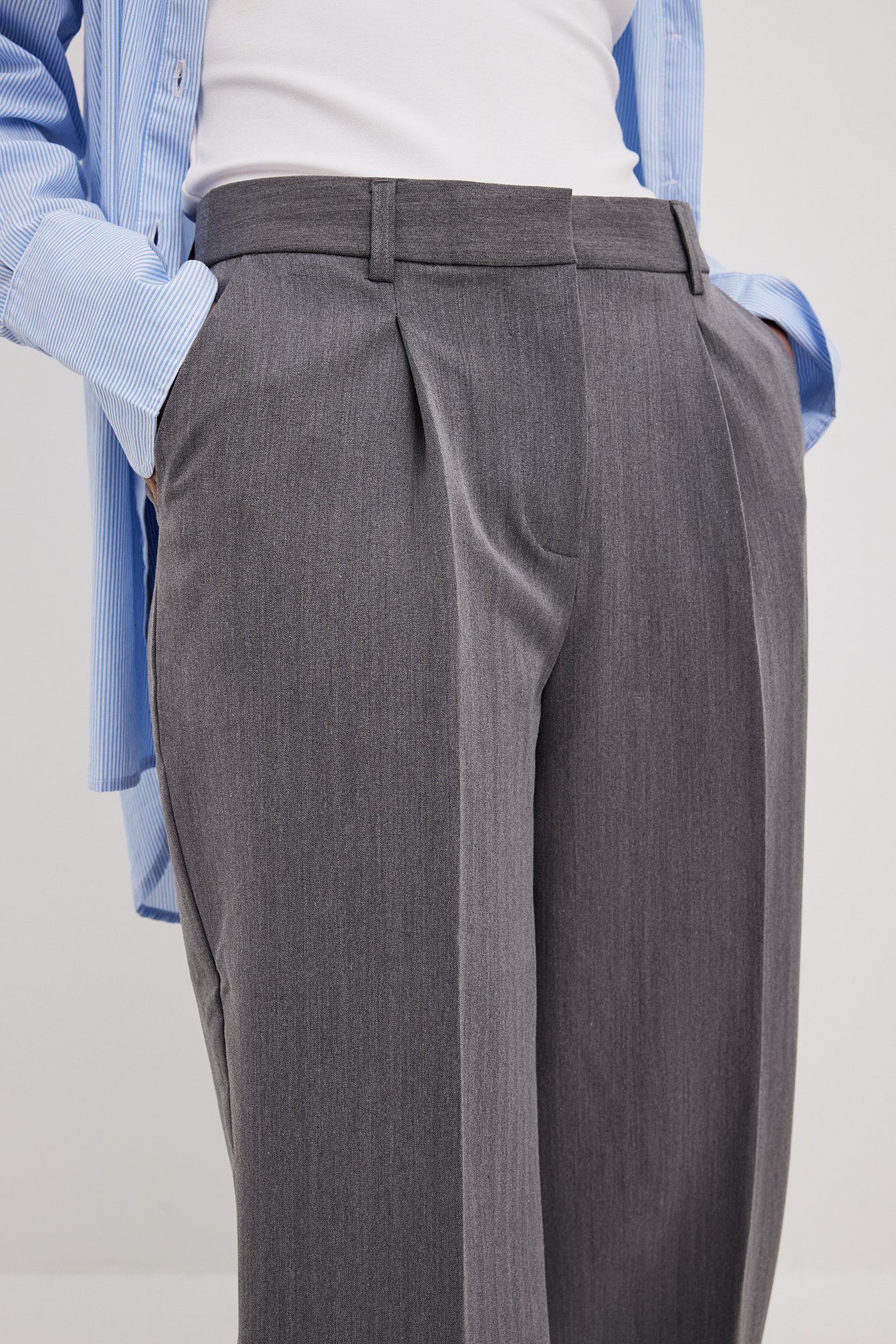 Schwere Anzughose mit niedriger Taille