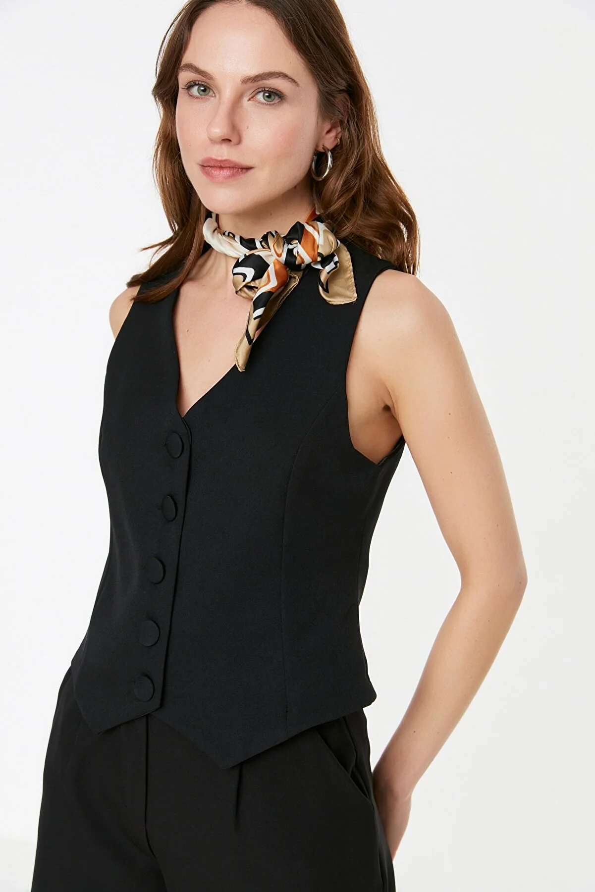 Trendyol Collection  Schwarze taillierte, geknöpfte Webweste TWOSS21YE0009