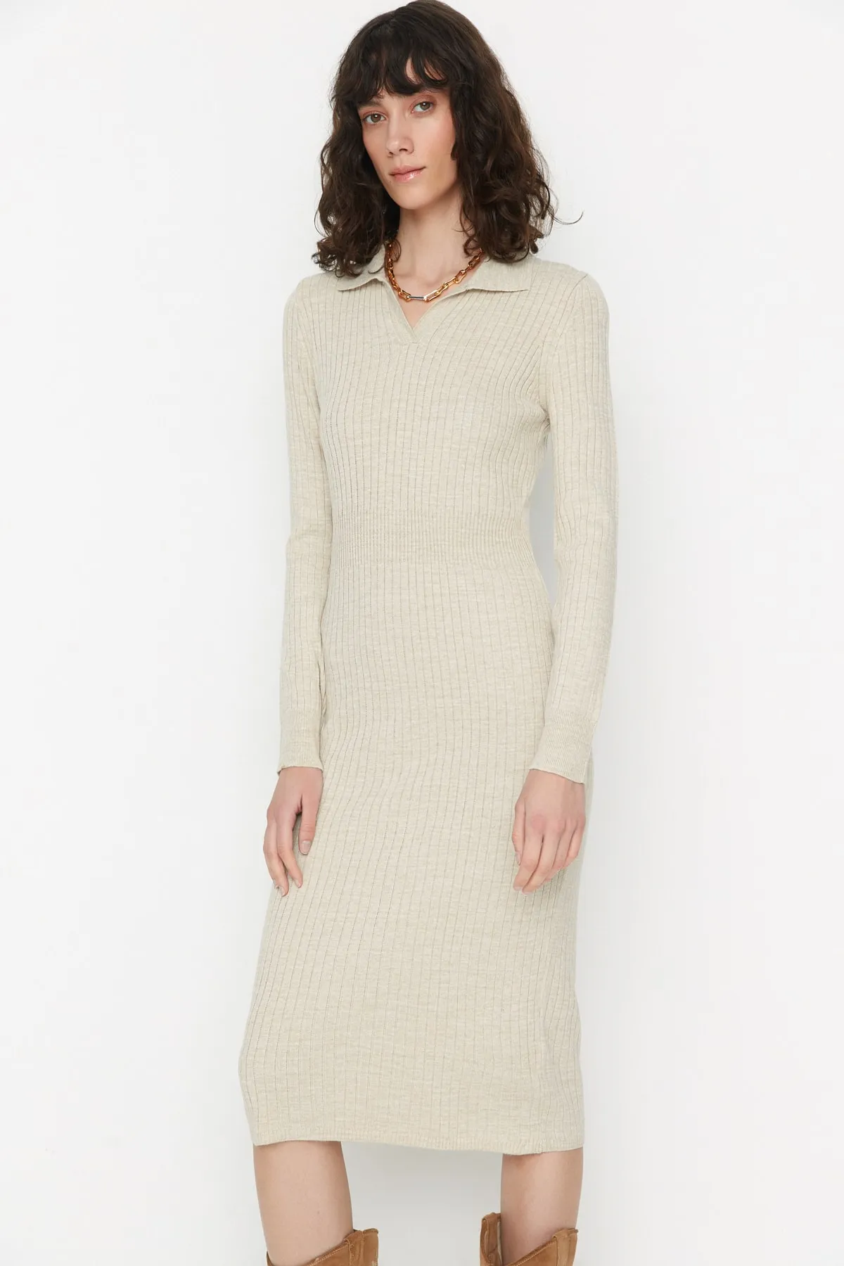 Trendyol Collection  Beige Beige Midi-Strickkleid mit Rollkragen TWOAW22EL1376 Kleid TWOAW22EL1376