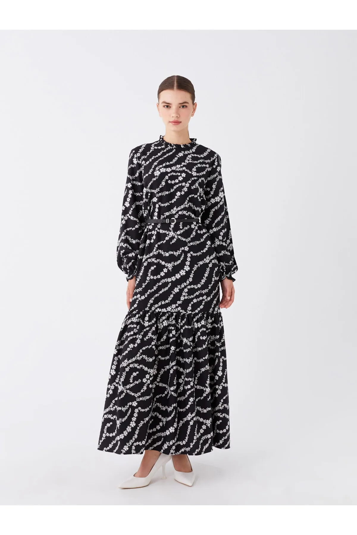 LC Waikiki  Gerüschtes, langärmeliges Damenkleid mit hohem Kragen und Blumenmuster
