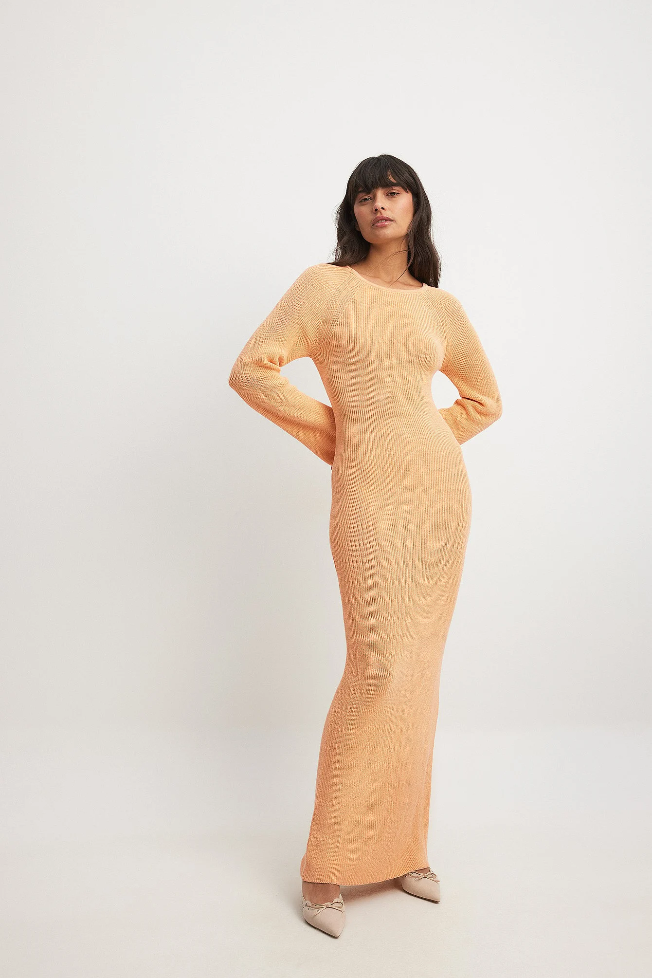 Kleid mit offenem gekreuztem Rücken