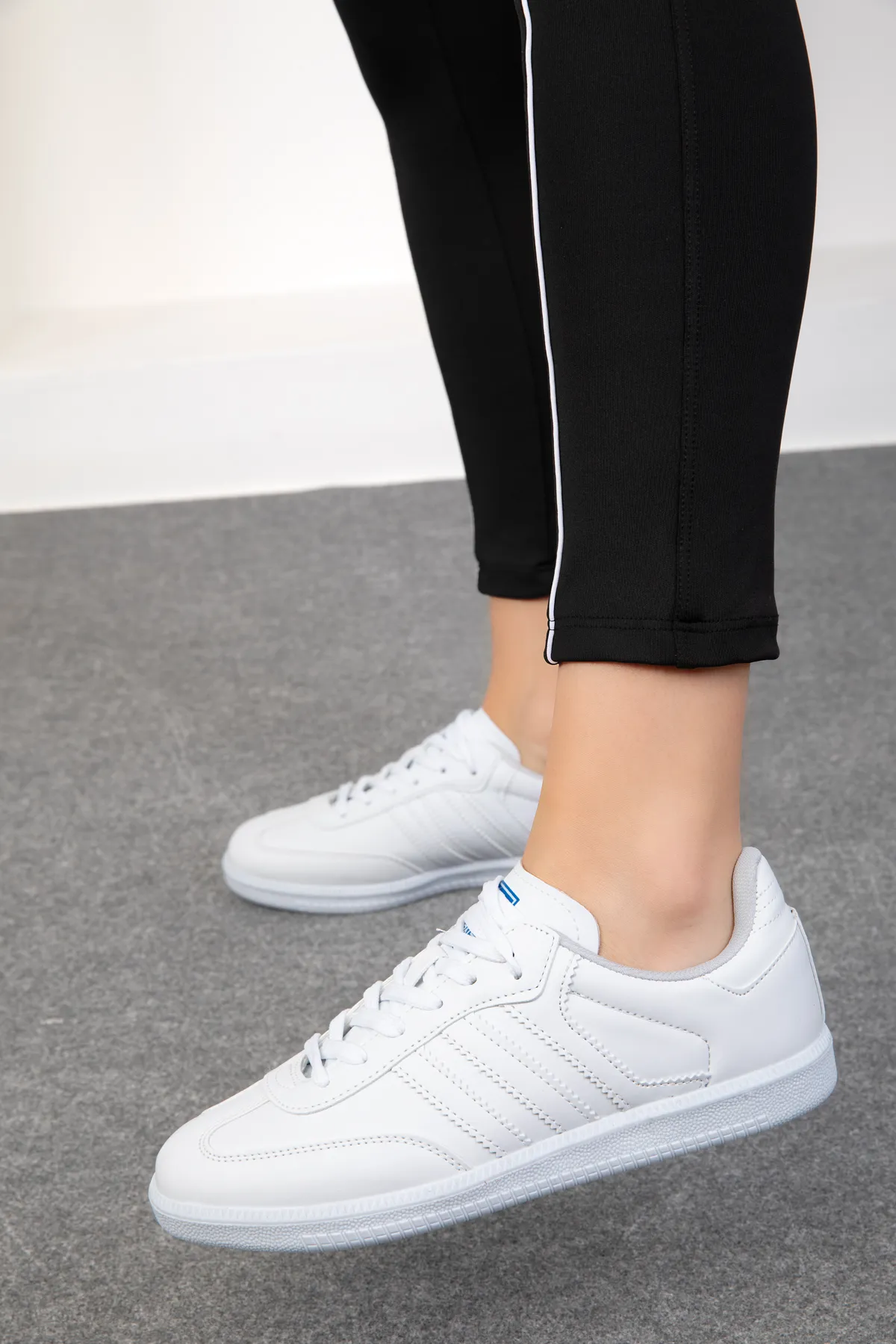 SOHO  Weißer Unisex-Sneaker 18880