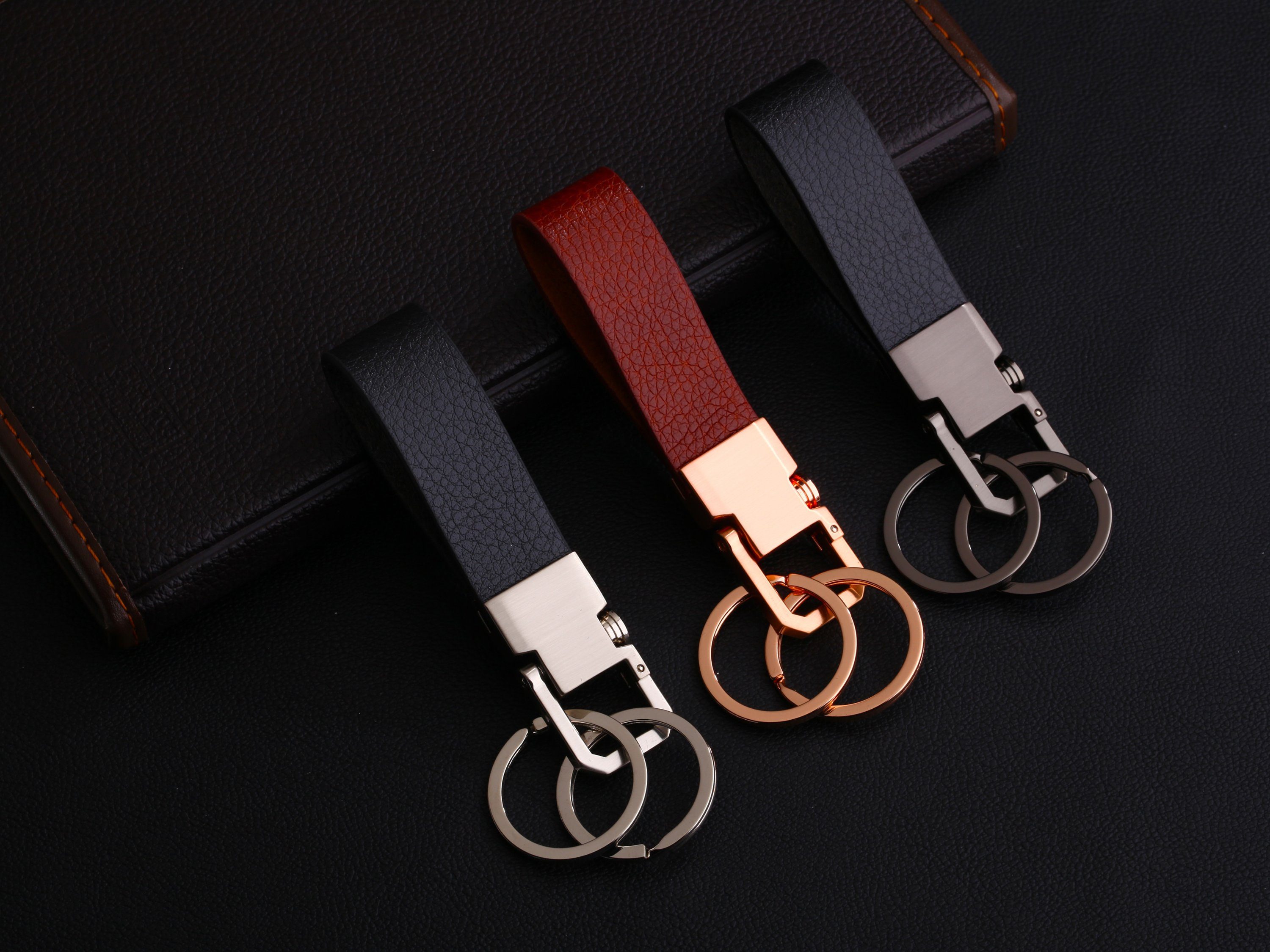 Cerbery Schlüsselanhänger Schlüsselanhänger aus Leder mit Ringen und Geschenkbox - Auto Geschenk Schlüsselband Schlüsselbund Schlüsselhalter Schlüsselring, Kunstleder
