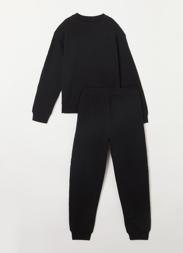 Dwuczęściowy dres Calvin Klein z haftowanym logo.
