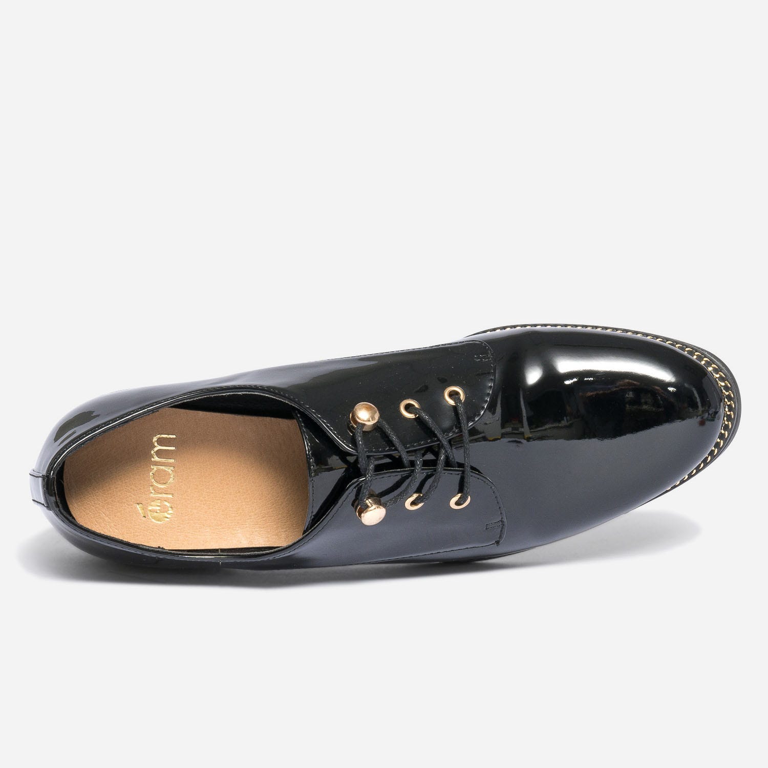 Derby noir verni