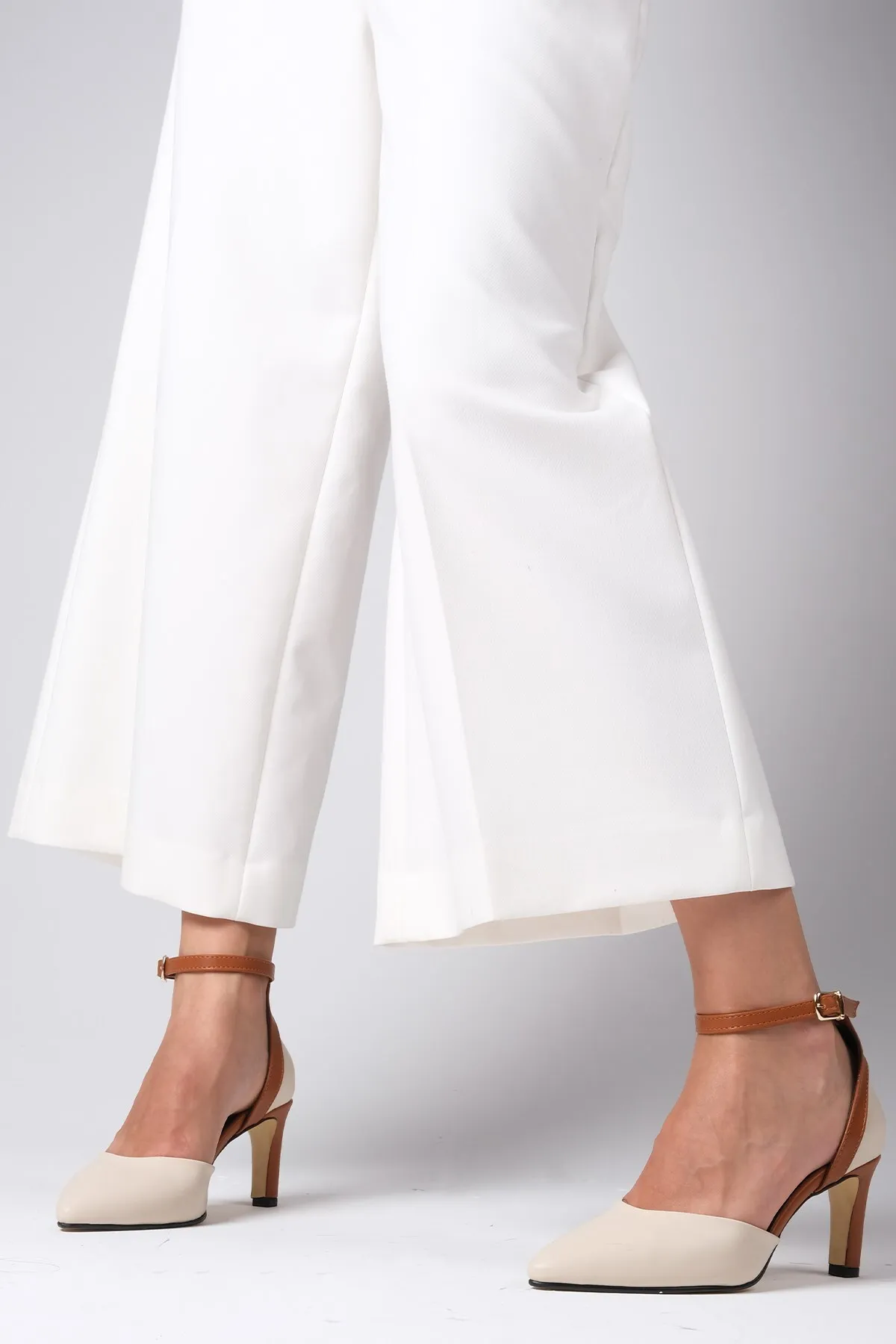 Mio Gusto  Luna Beige Damenschuhe mit Knöchelriemen und Absatz