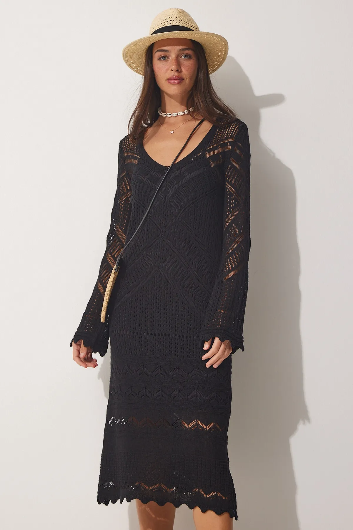 Happiness İstanbul  Schwarzes Sommerkleid aus durchbrochenem Strick mit spanischen Ärmeln für Damen NS00386
