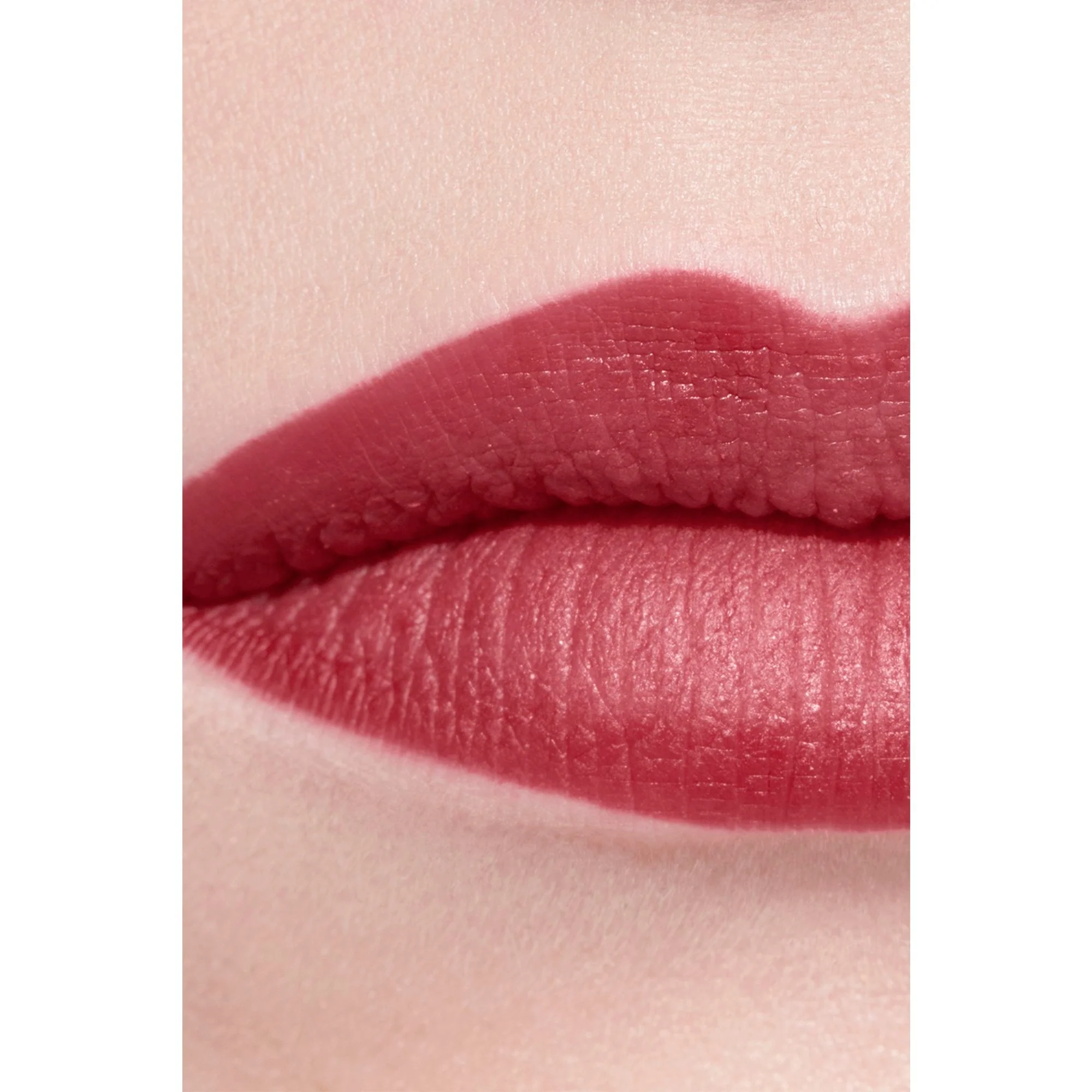 ROUGE ALLURE VELVET - DET LJUSANDE SAMMETSLENA LÄPPSTIFTEN