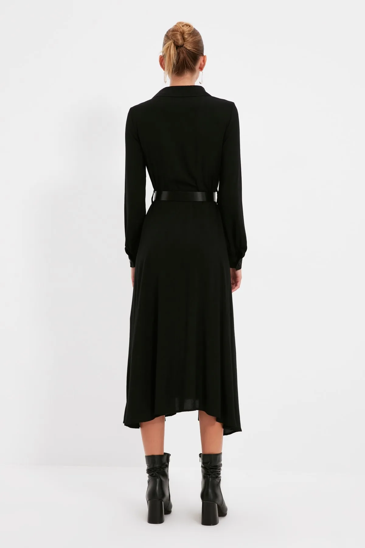 Trendyol Collection  Schwarzes gewebtes Mxi-Hemdkleid mit Gürtel TWOAW21EL1428
