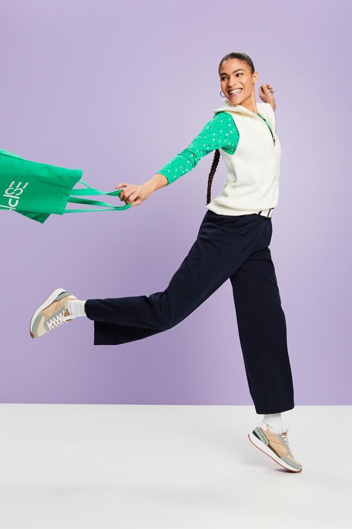 Gemustertes Longsleeve mit U-Boot-Ausschnitt