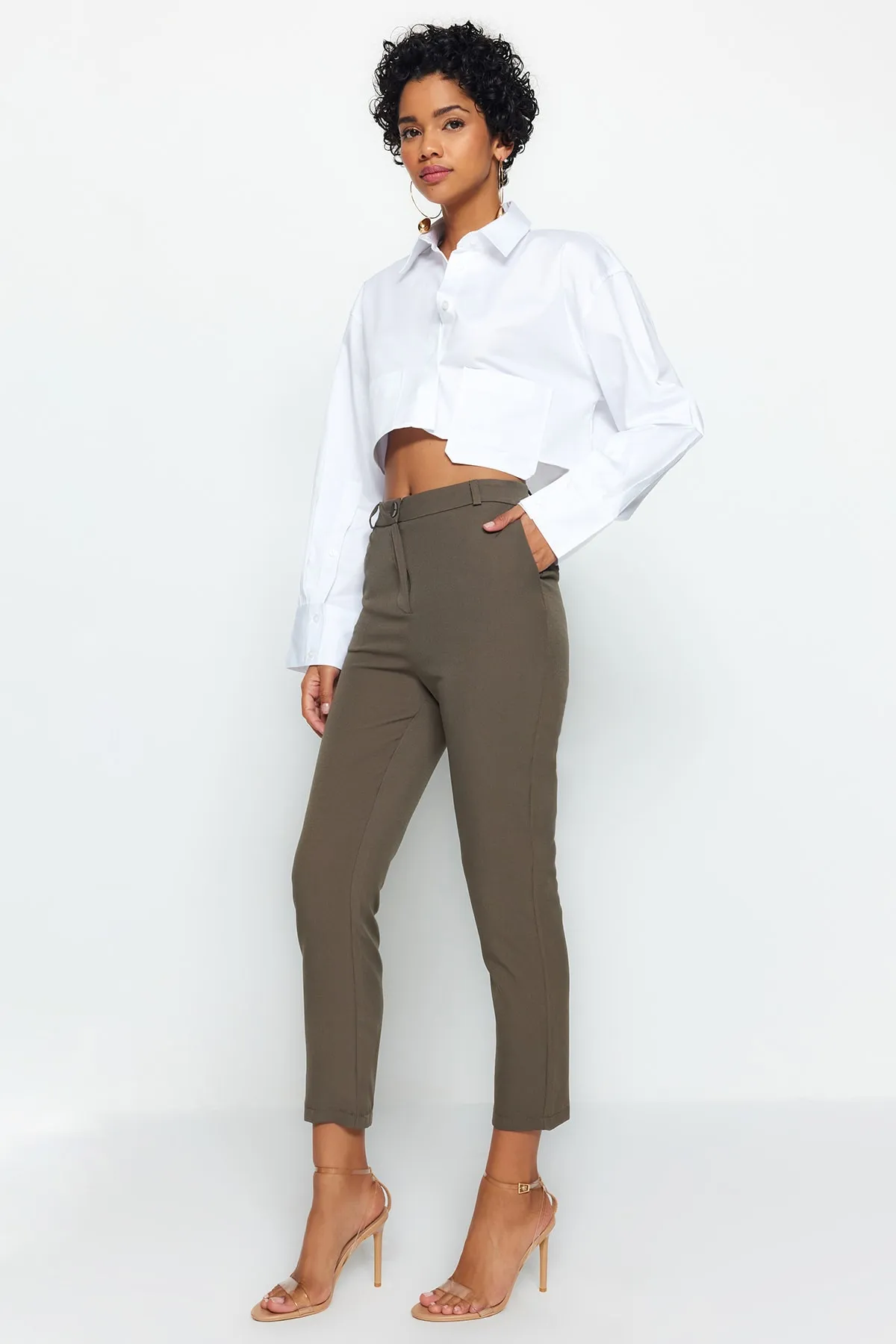 Trendyol Collection  Dunkle Anthrazit-Basic-Zigaretten-Webhose mit schmalem Beinschnitt TWOSS19ST0038