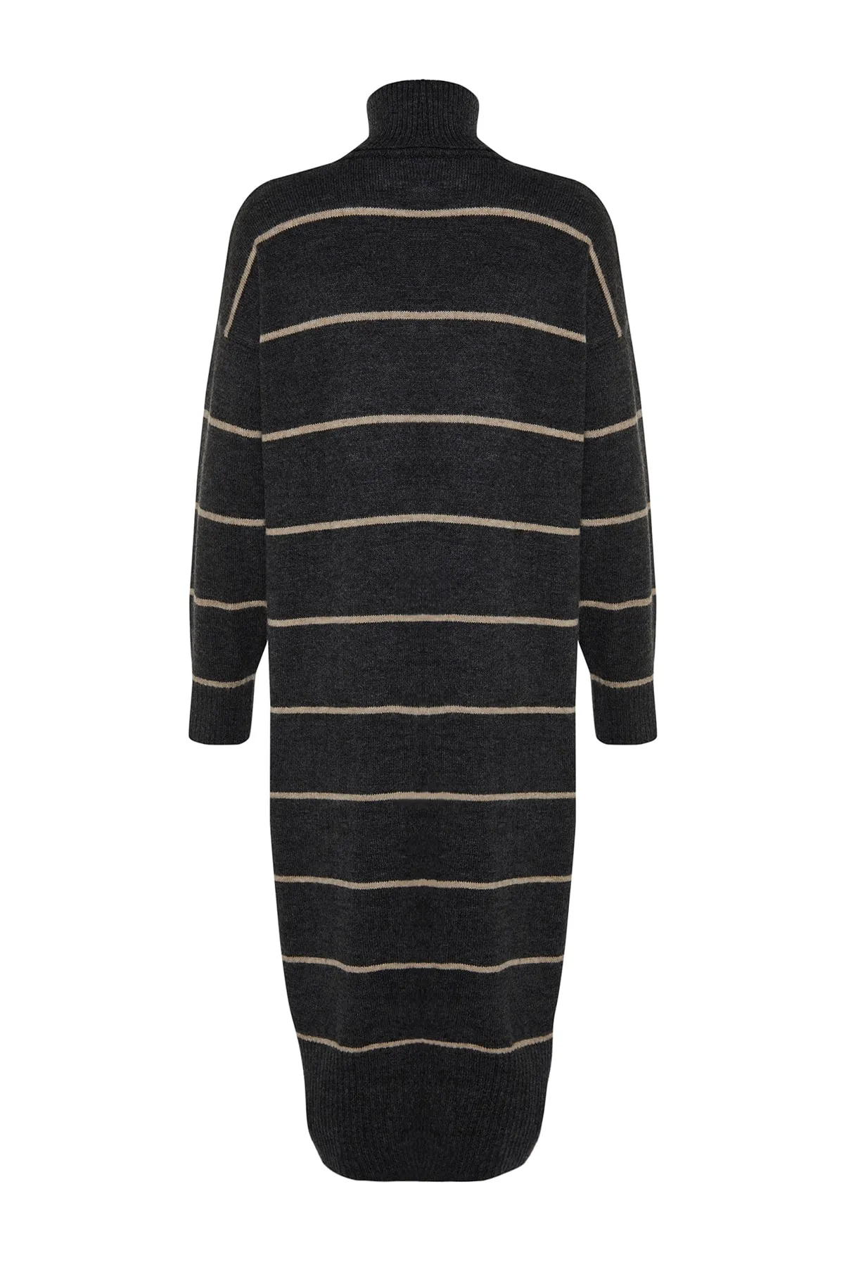 Trendyol Collection  Anthrazitfarbenes, weit geschnittenes Maxi-Strickkleid mit Rollkragen TWOAW24EL00056