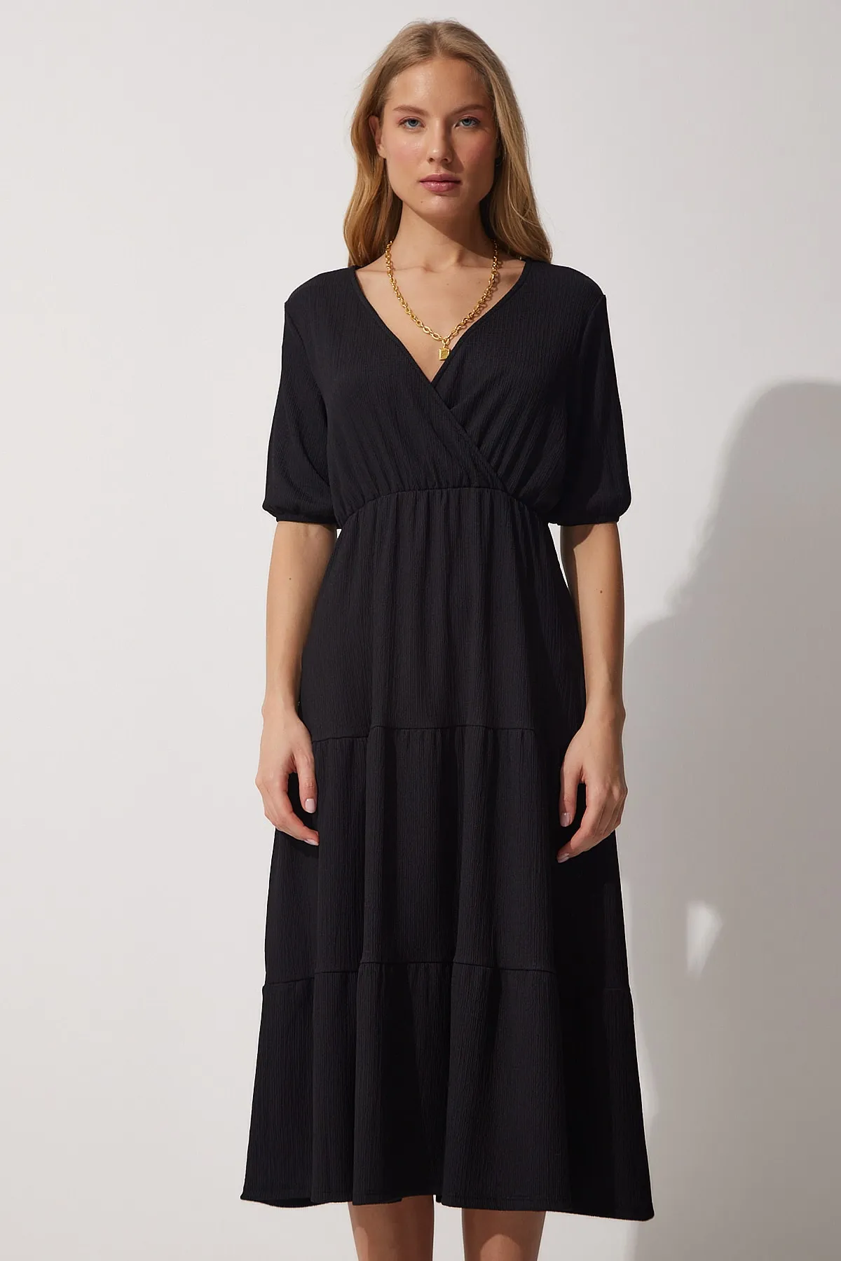 Happiness İstanbul  Schwarzes Sommerstrickkleid mit Wickelkragen für Damen UB00026