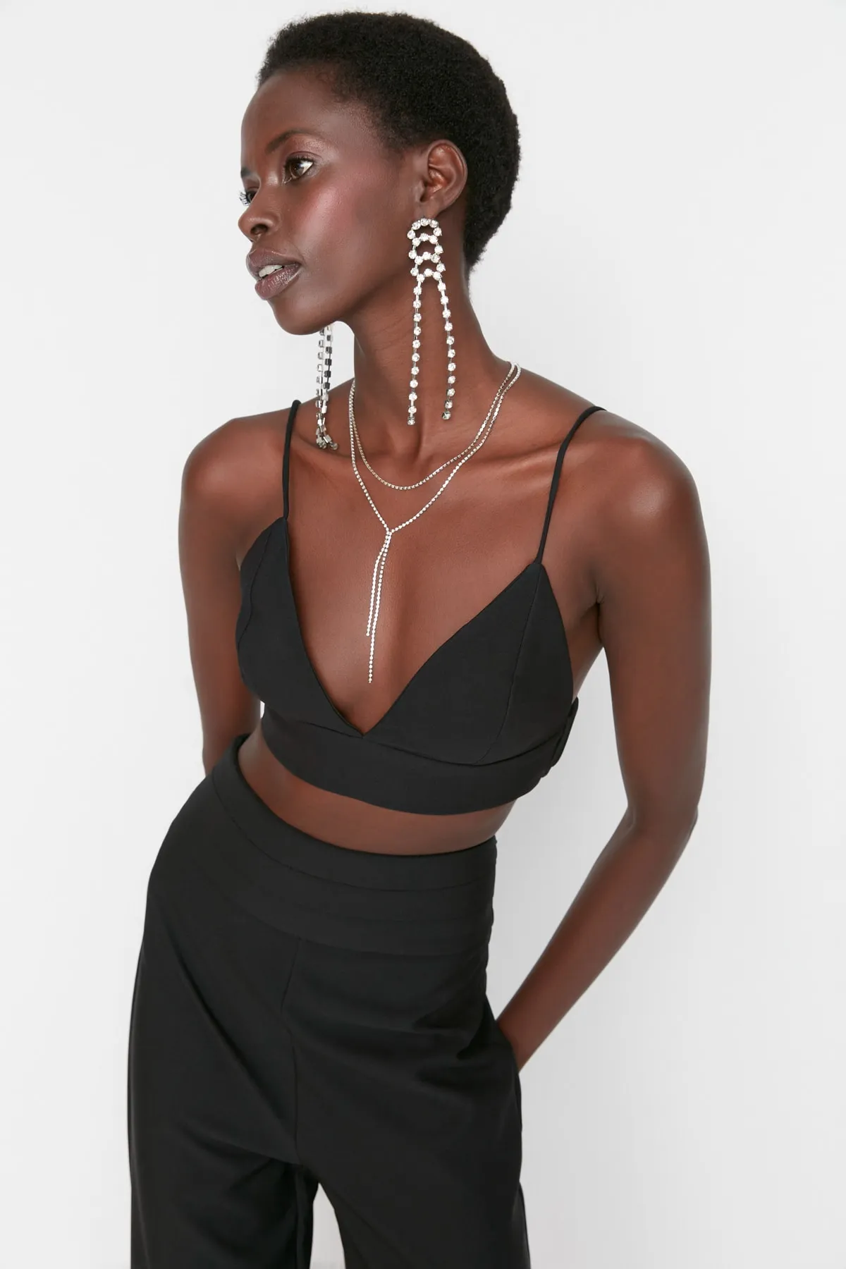Trendyol Collection  Schwarzes, bauchfreies, gefüttertes Bustier aus Webstoff TPRAW22BS0005