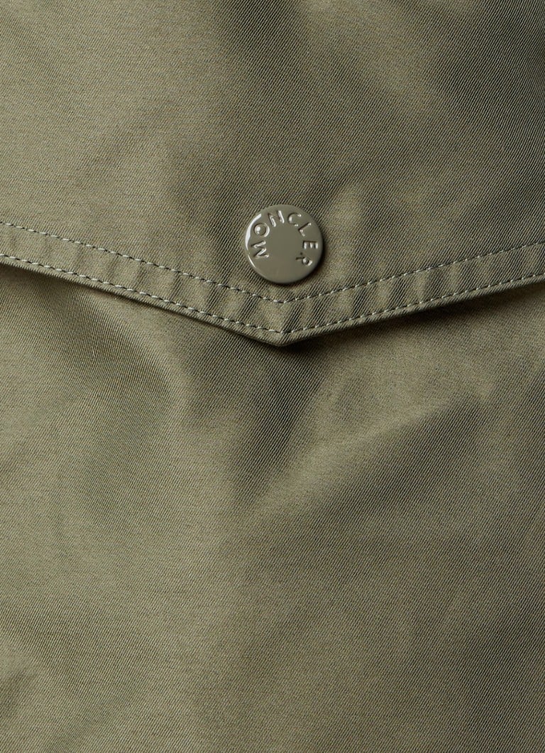 Minigonna in taffetà Moncler con elastico in vita e tasche con patta