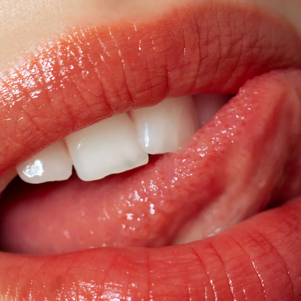 Aroma Light Lips - Huulipuna, Huulirasva