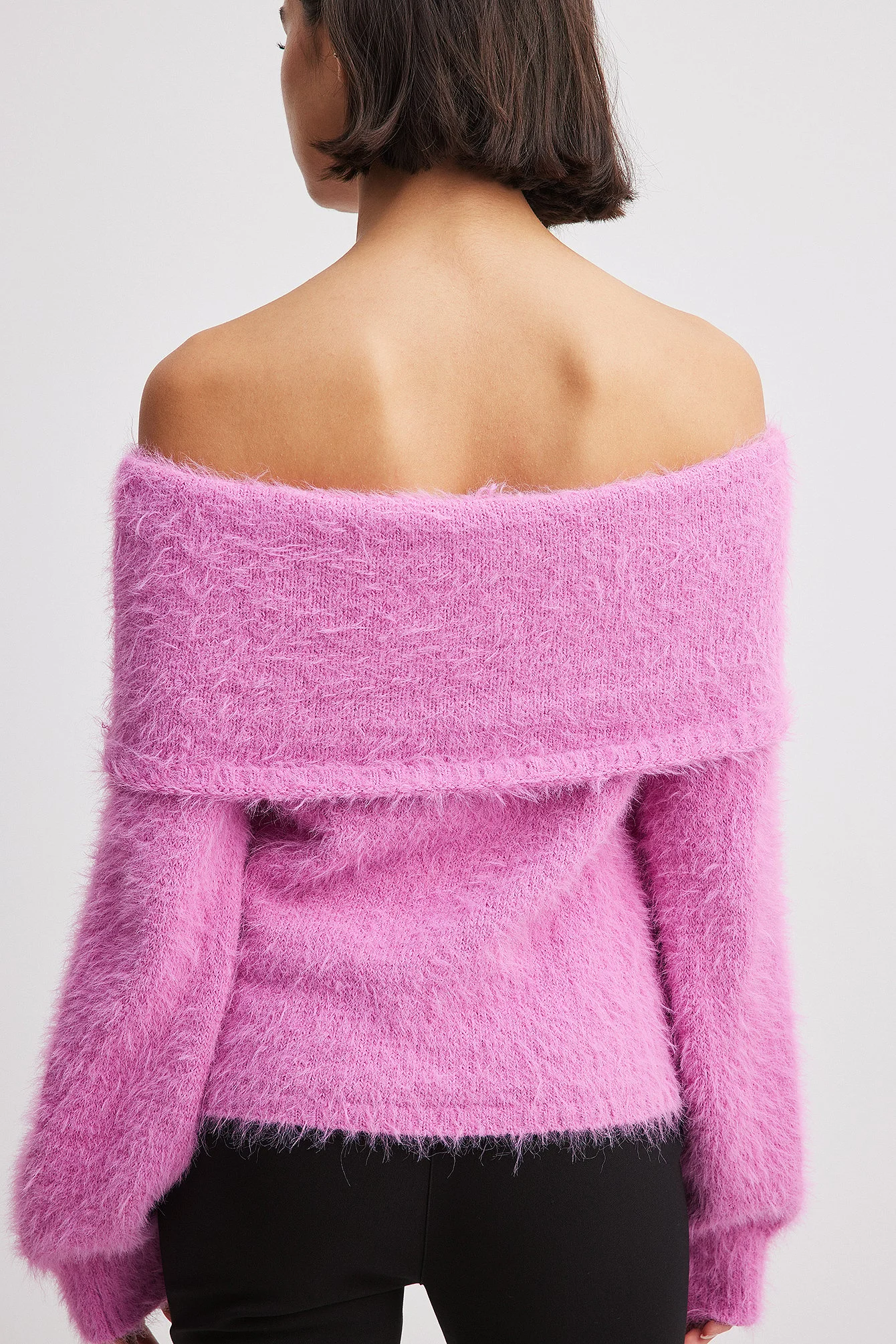 Schulterfreier Strickpullover mit Faltdetail