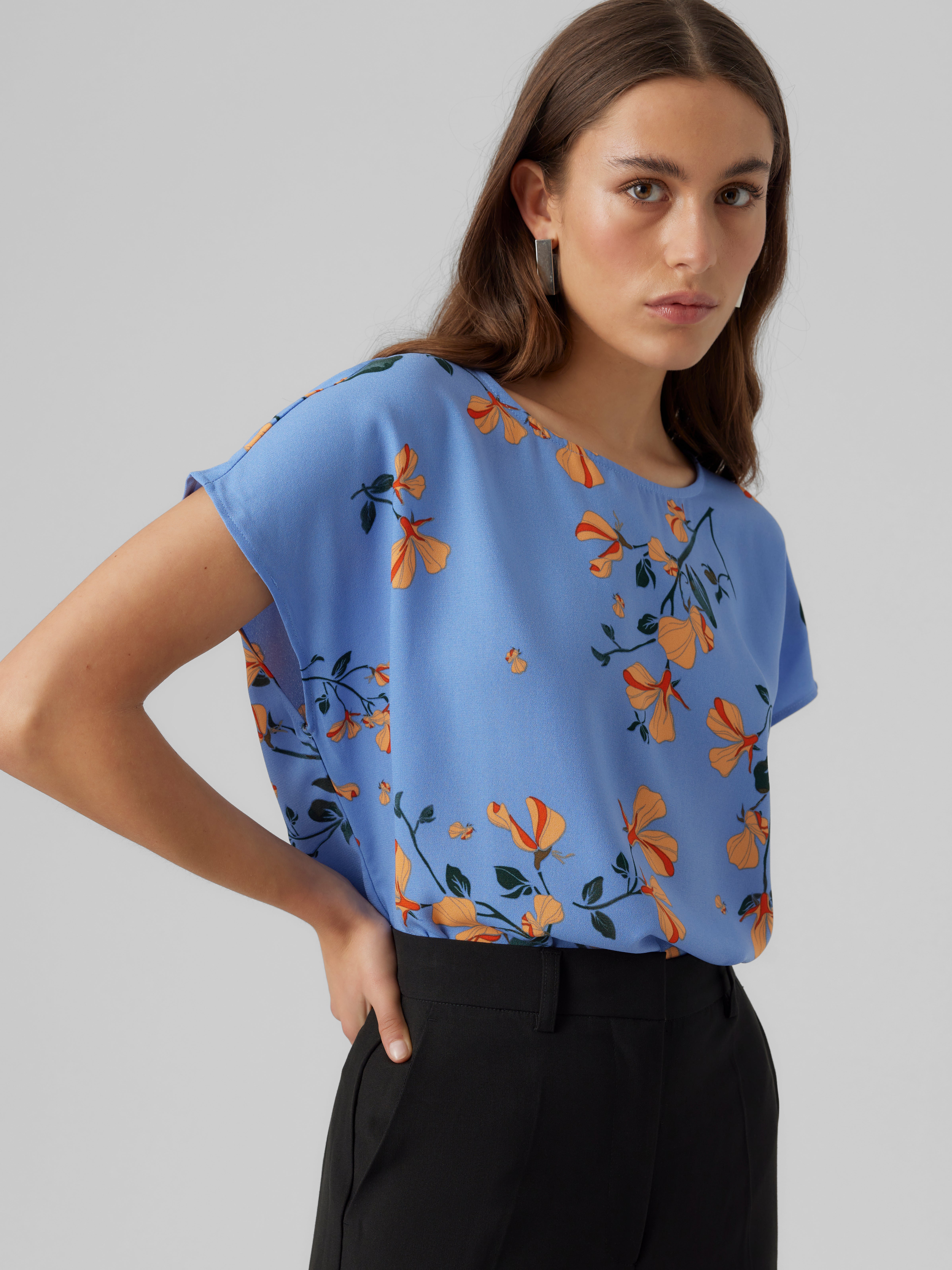 VMNEWHALLIE Top