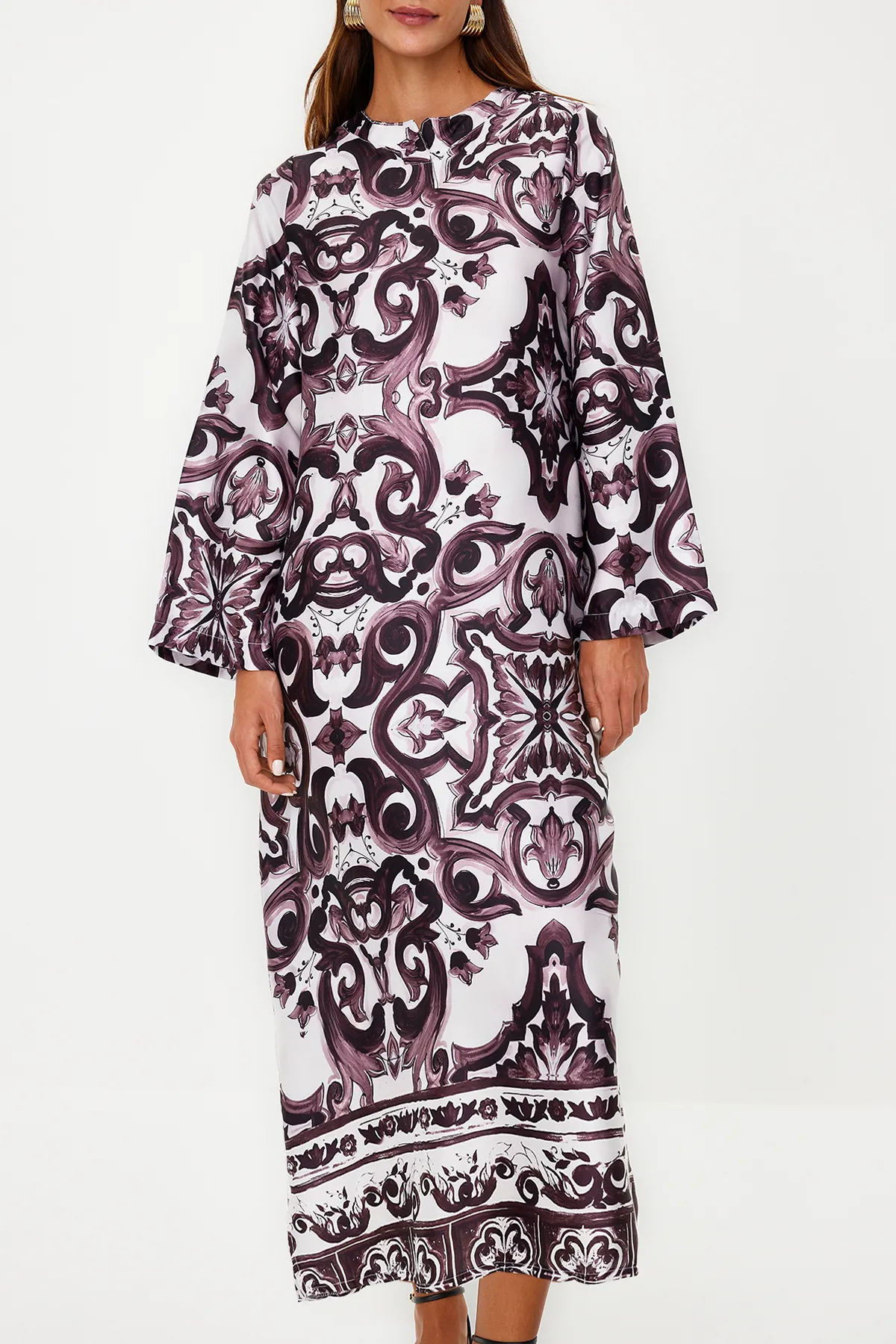 Trendyol Modest  Abendkleid aus braunem Satin mit ethnischem Muster - TCTSS23DB00028