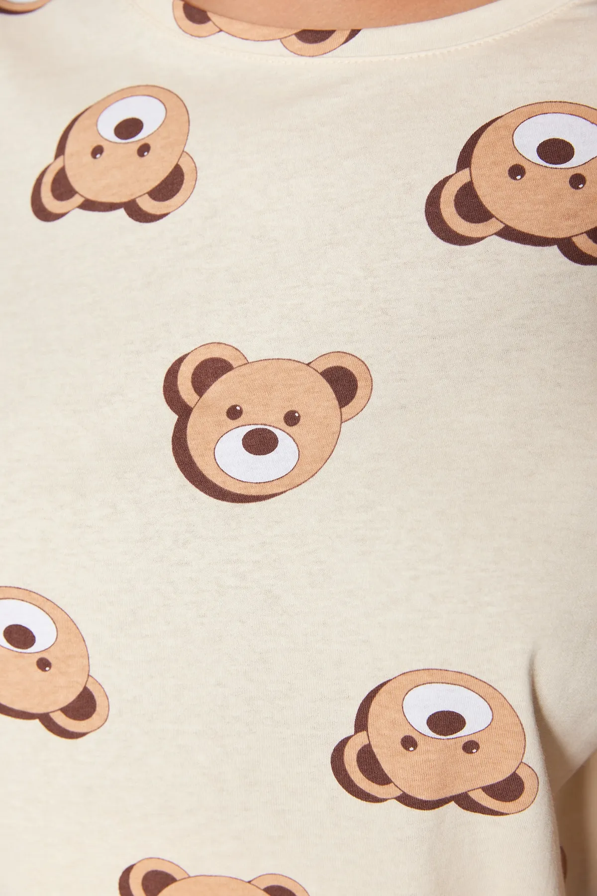 Trendyol Curve  Ecrufarbenes Pyjama-Set aus Baumwollstrick mit Teddybär-Aufdruck TBBSS23AI00022