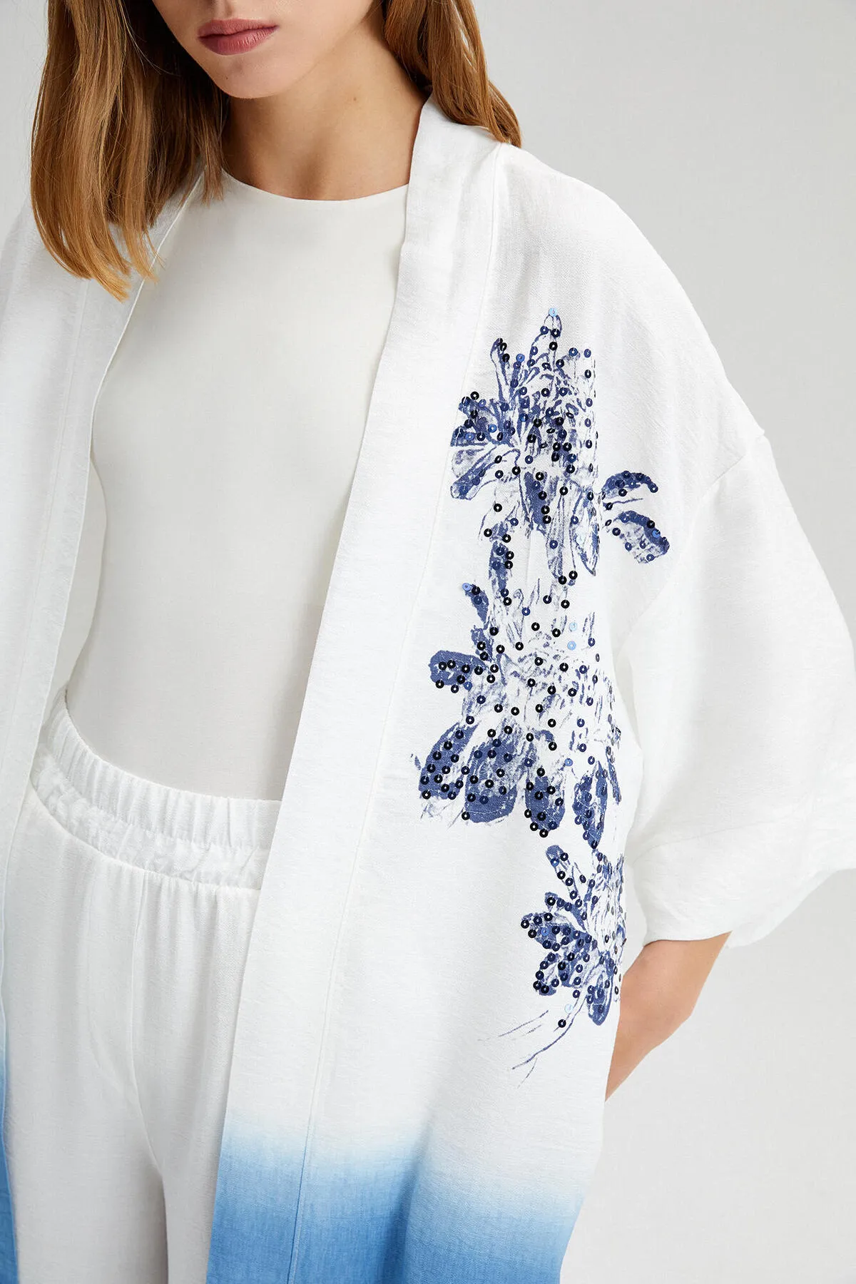 Touché Privé  BESTICKTES KIMONO-SET