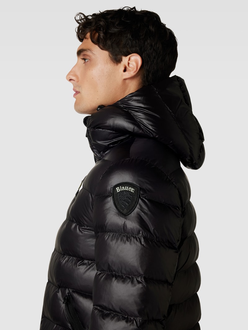 Steppjacke mit Label-Detail in schwarz