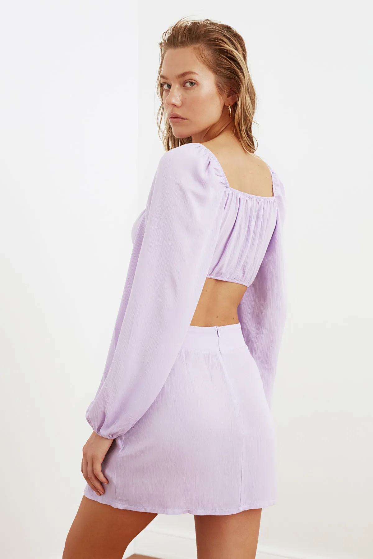 Trendyol Collection  Lilafarbenes Set aus Strandoberteil und -unterteil aus Viskose mit Knöpfen TBESS21AU0222