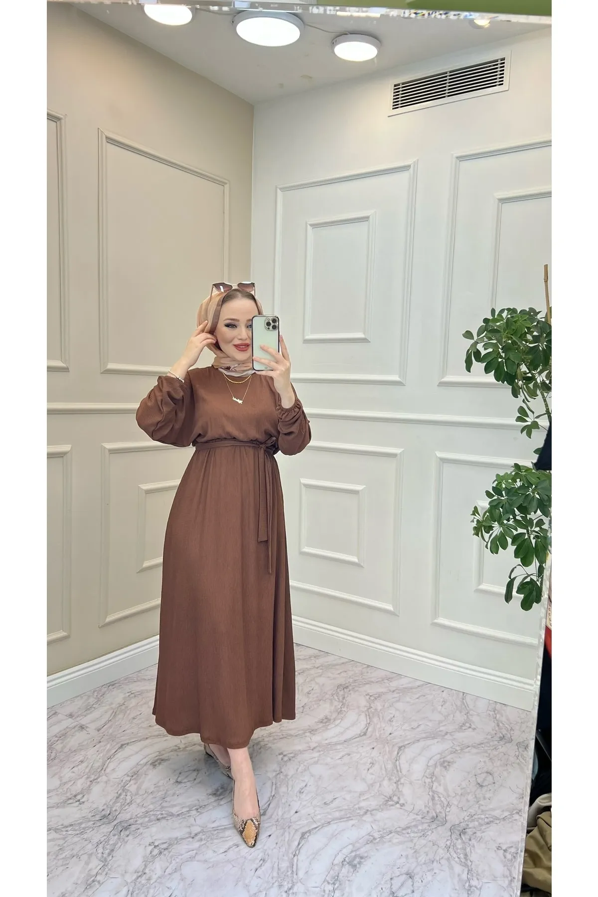 VOLT CLOTHİNG  Elastisches Damenkleid mit Fledermausärmeln und Taille