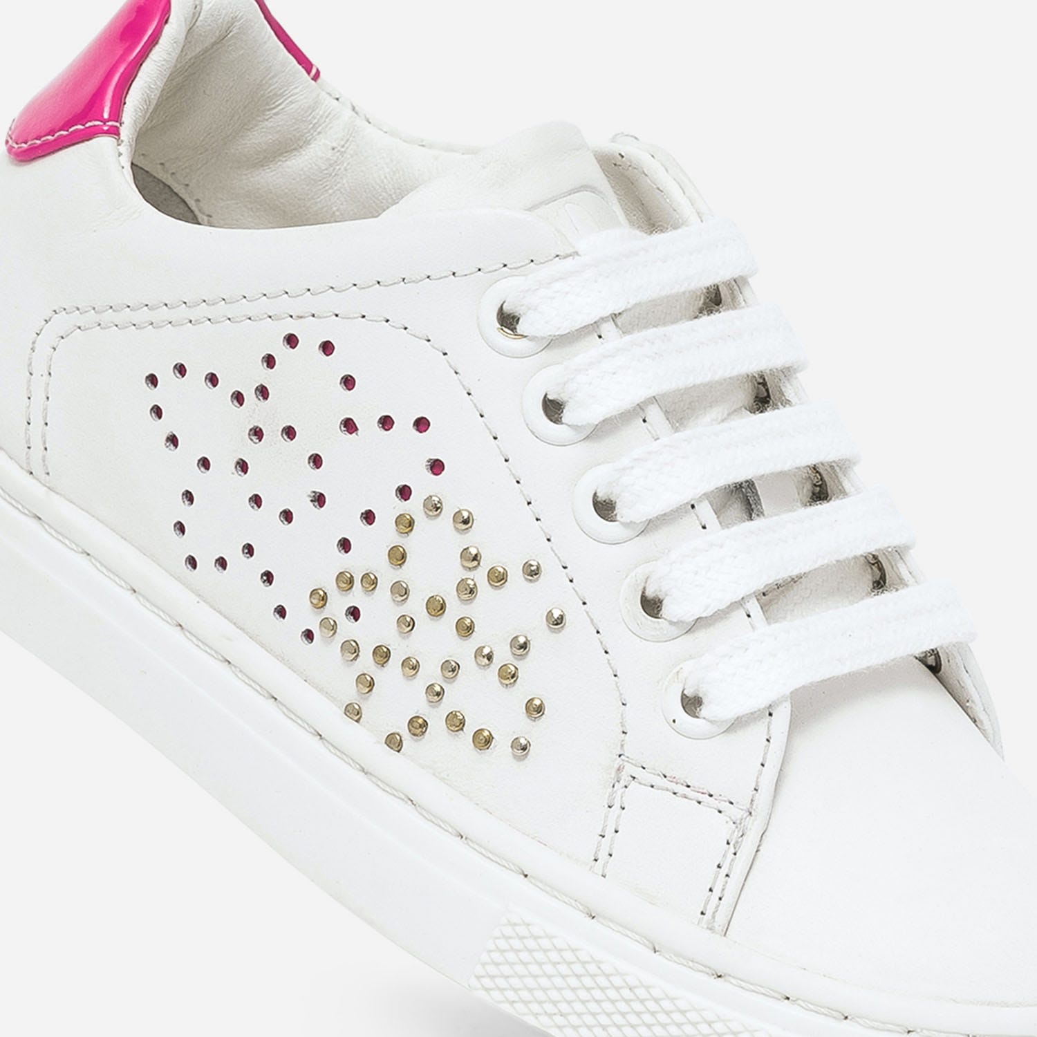Tennis BUGGY blanche en cuir à contrefort rose fluo verni