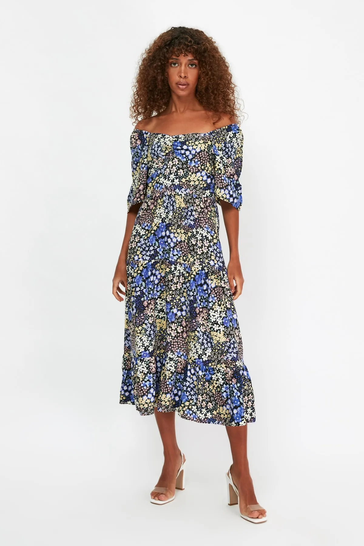 Trendyol Collection  Mehrfarbiges, gewebtes Midikleid in A-Linie mit Ballonärmeln und Blumenmuster TWOSS20EL2323