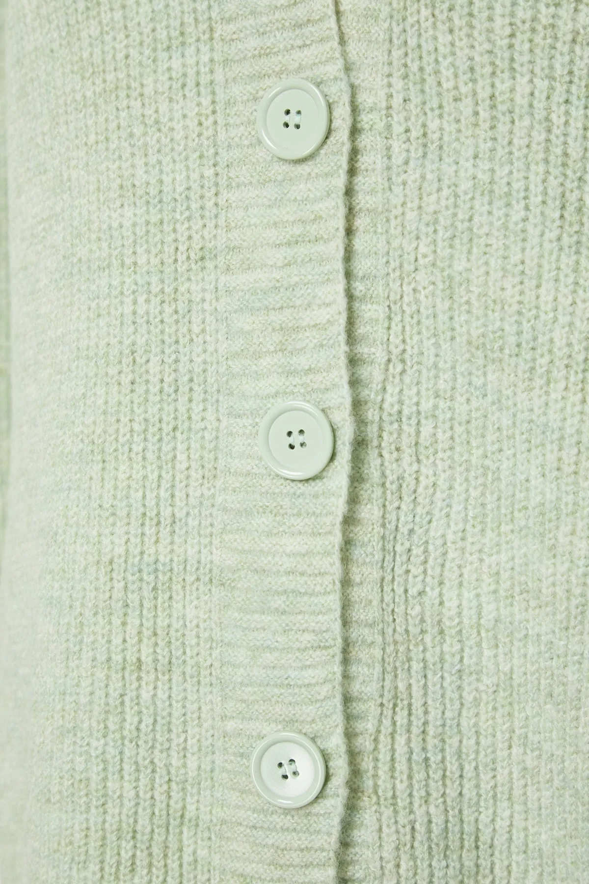Trendyol Modest  Mintfarbene Strickjacke mit V-Ausschnitt und Knopfleiste TCTAW22HI0397