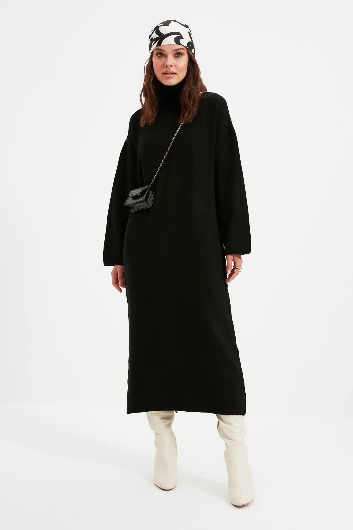 Trendyol Modest  Schwarzes, hochgeschnittenes, weiches, langes Strickkleid TCTAW22EL0033