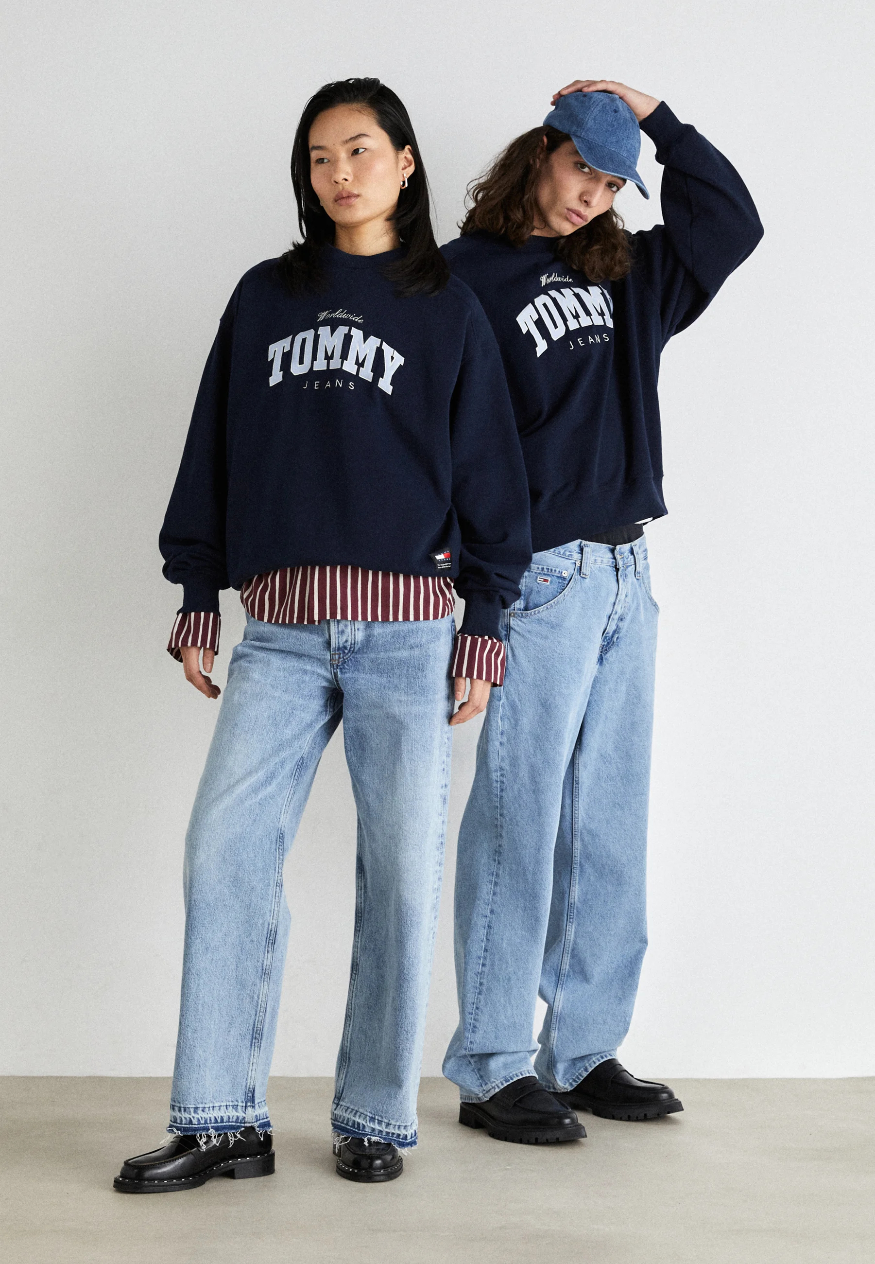 Sudadera Tommy Jeans BOXY VARSITY CREW UNISEX