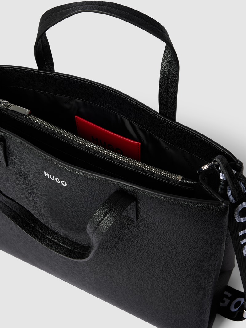 Handtasche mit Label-Details in schwarz