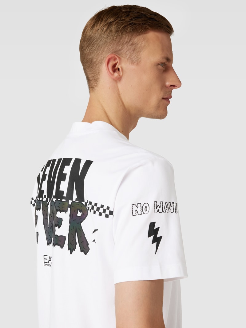 T-Shirt mit Label-Print in weiß