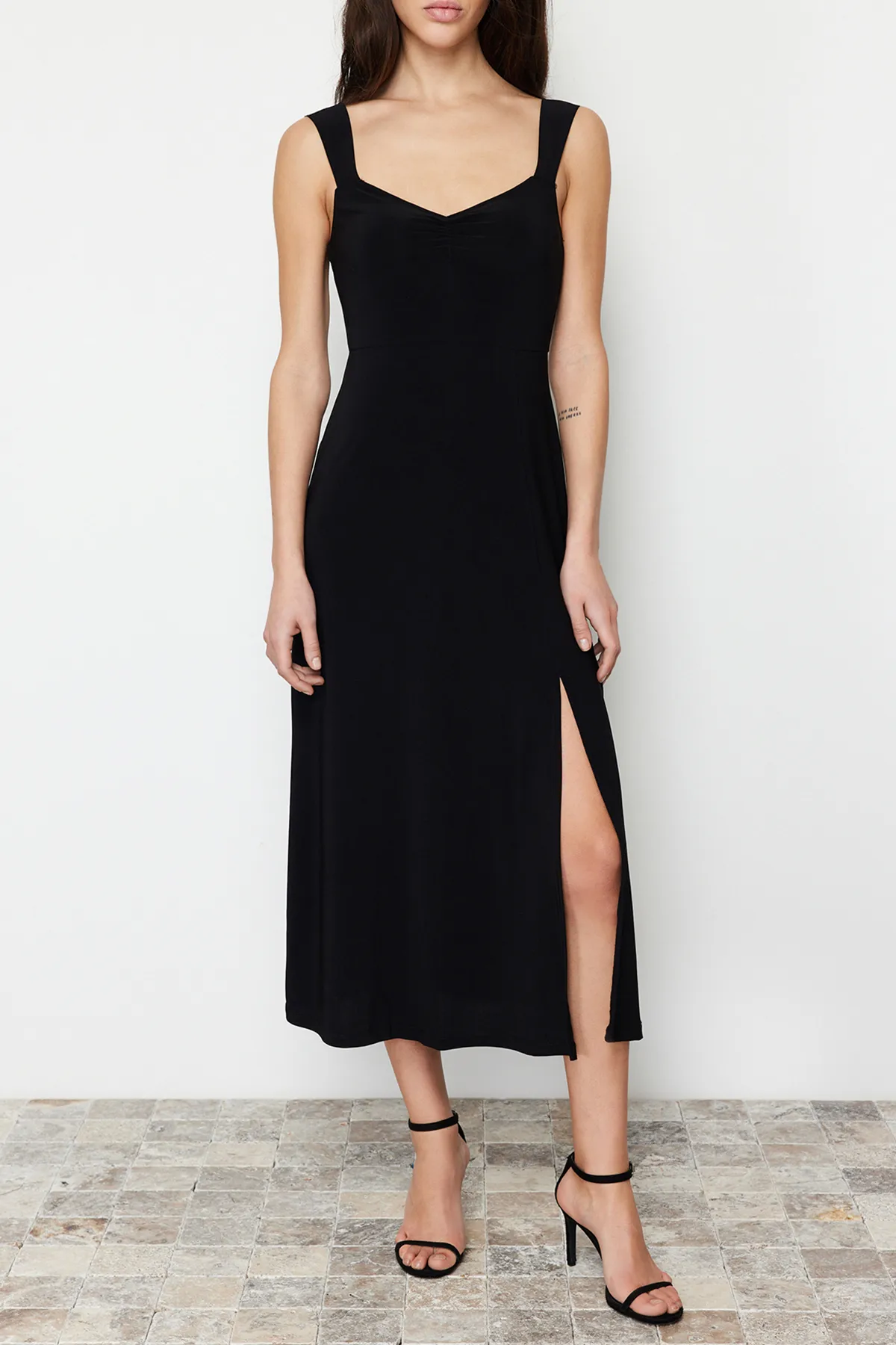 Trendyol Collection  Schwarz Gerade TWOSS24EL00412