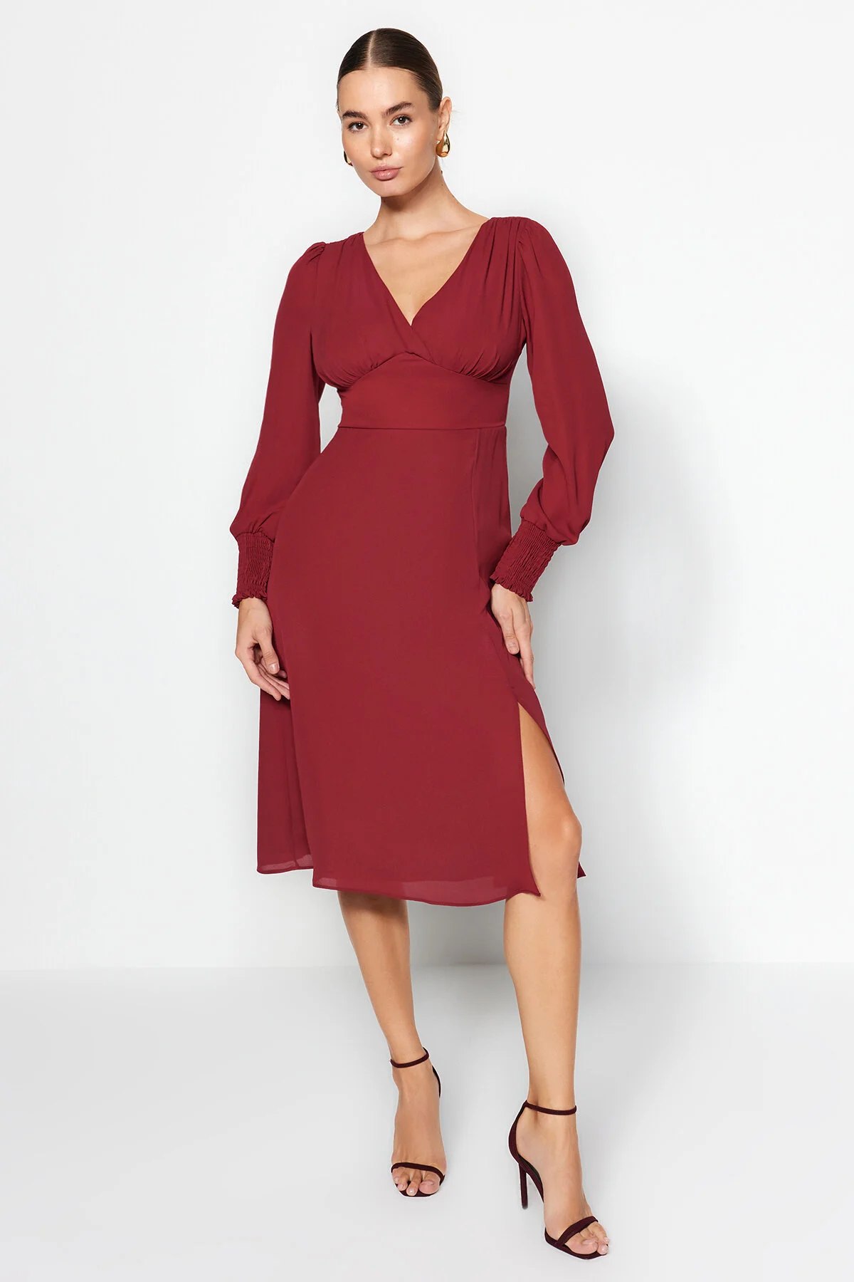 Trendyol Collection  Burgunderrotes Miederkleid mit detailliertem Schlitz und gewebtem Midikleid TWOAW23EL01050