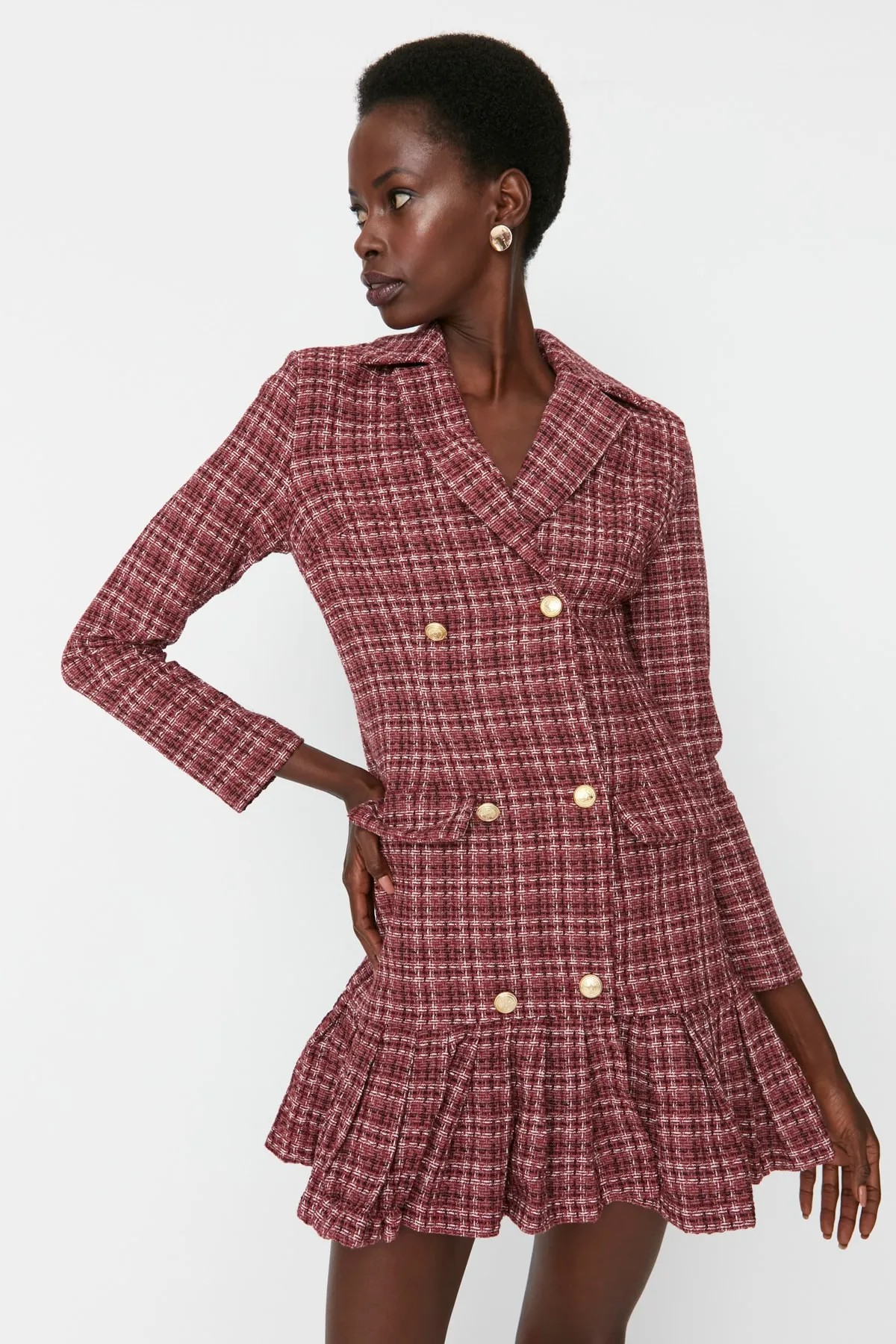 Trendyol Collection  Mehrfarbiges Kleid aus gewebtem Tweed mit Volants und Knöpfen und Volants TWOAW23EL00870