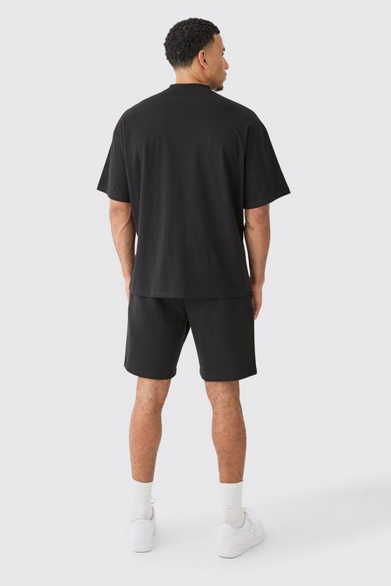 Oversize Man T-Shirt & lockere Shorts