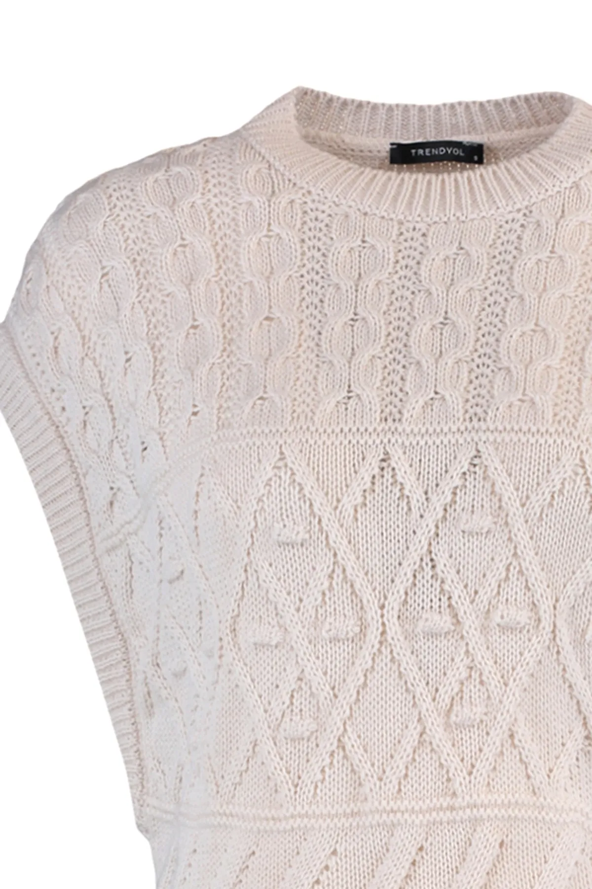 Trendyol Collection  Steinstrick-Strickpullover mit Rundhalsausschnitt und detailliertem Rundhalsausschnitt