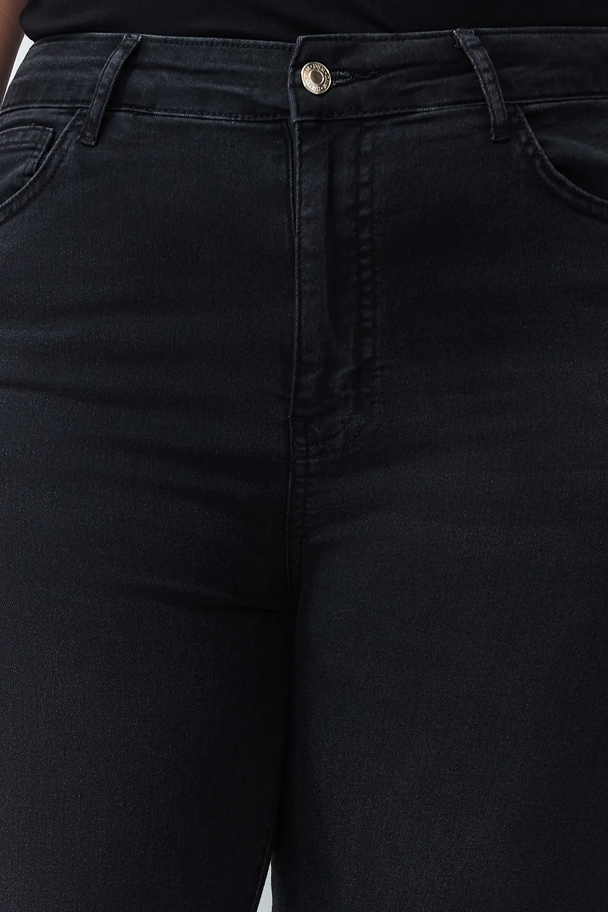 Trendyol Curve  Schwarze, superdehnbare Skinny-Jeans mit hoher Taille und Ausdünnungseffekt TBBSS24CJ00029