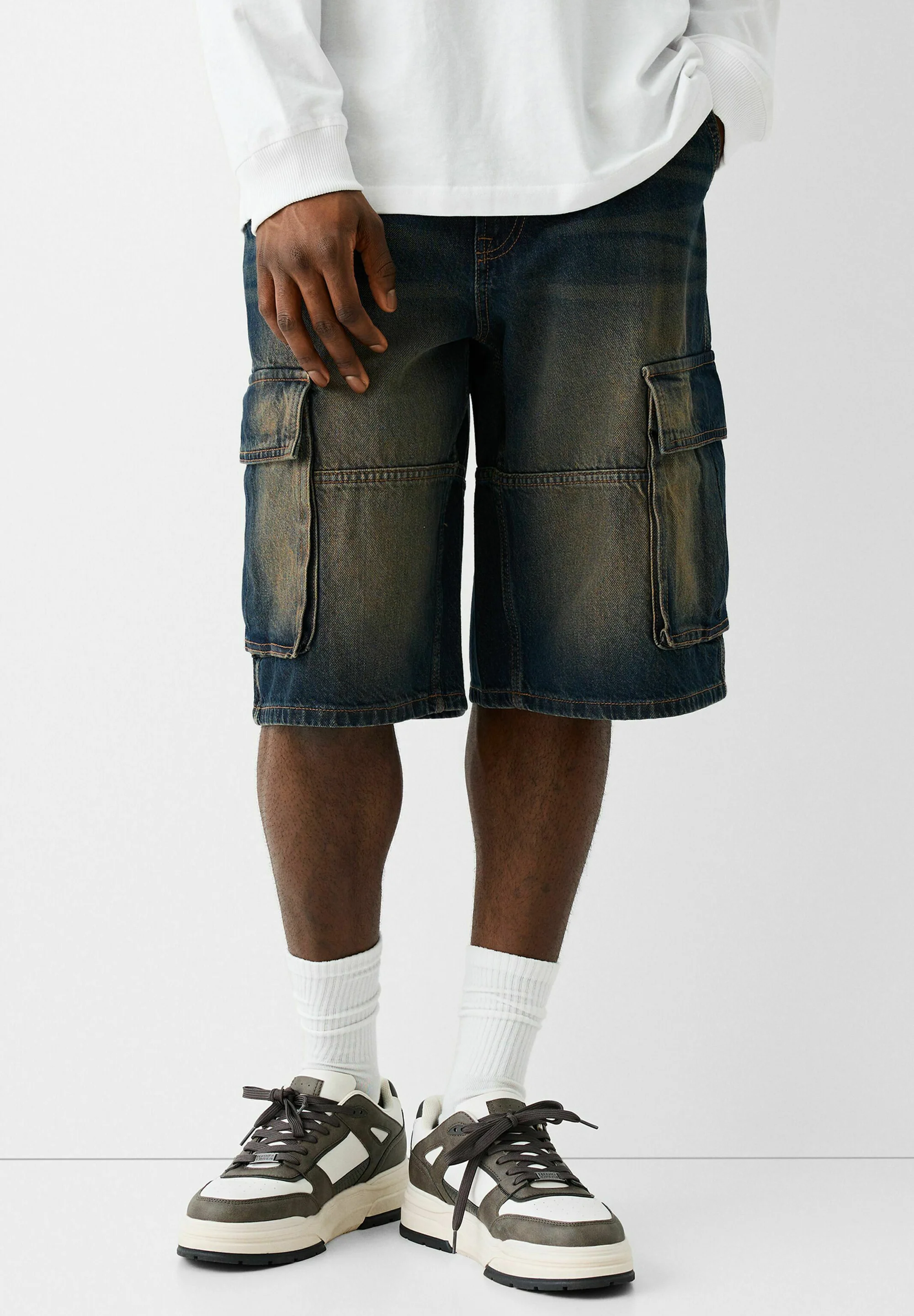 Bershka BAGGY - BERMUDA - Shorts vaqueros