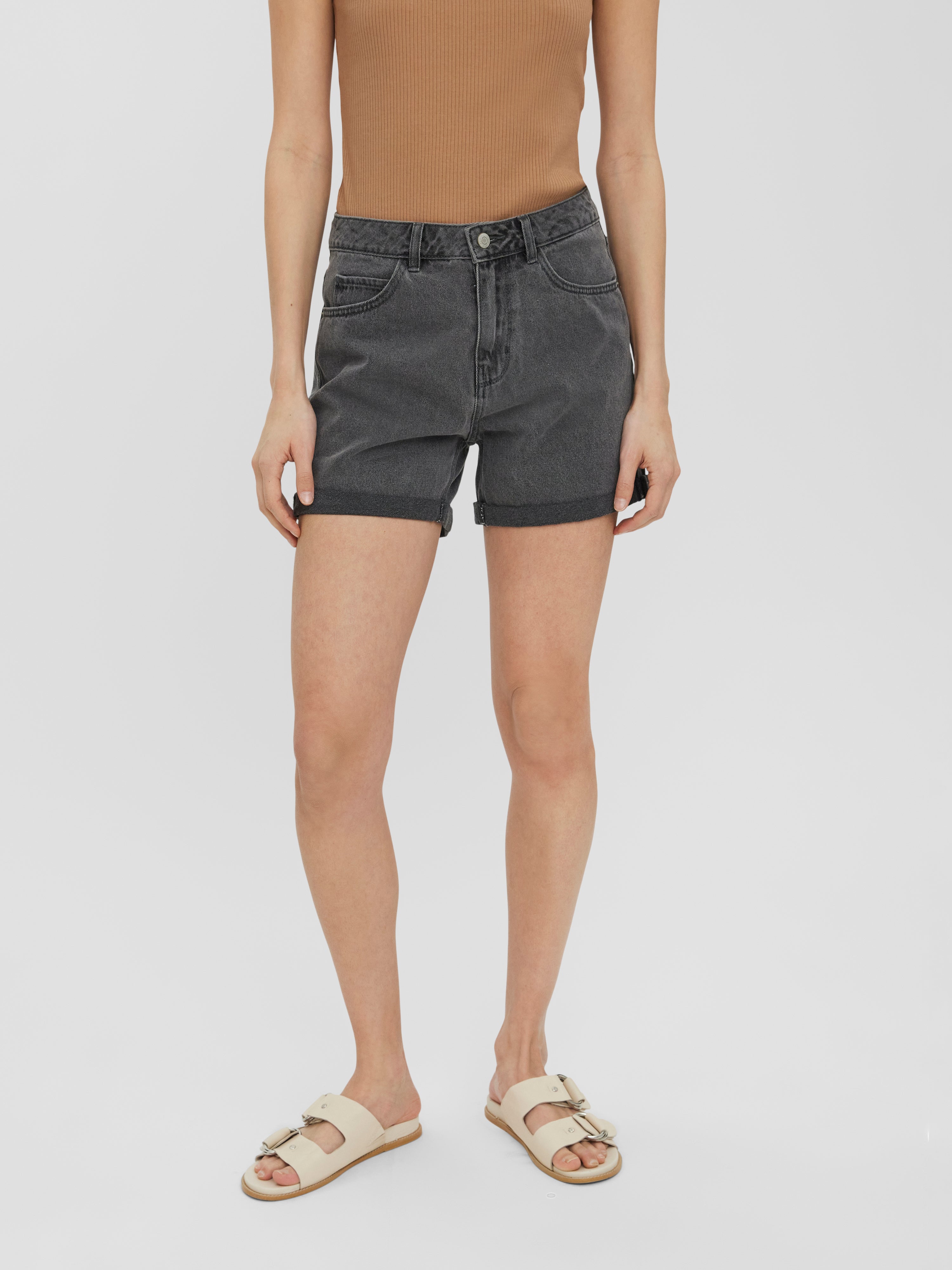 VMNINETEEN Shorts