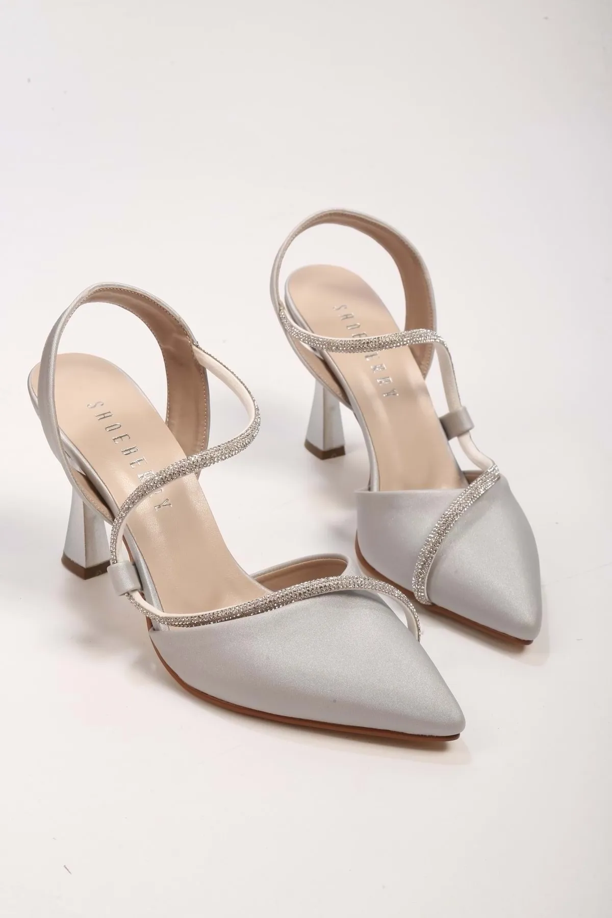 Shoeberry  Damen-Schuhe mit Absatz aus Silvy-Satin-Stein in Silber